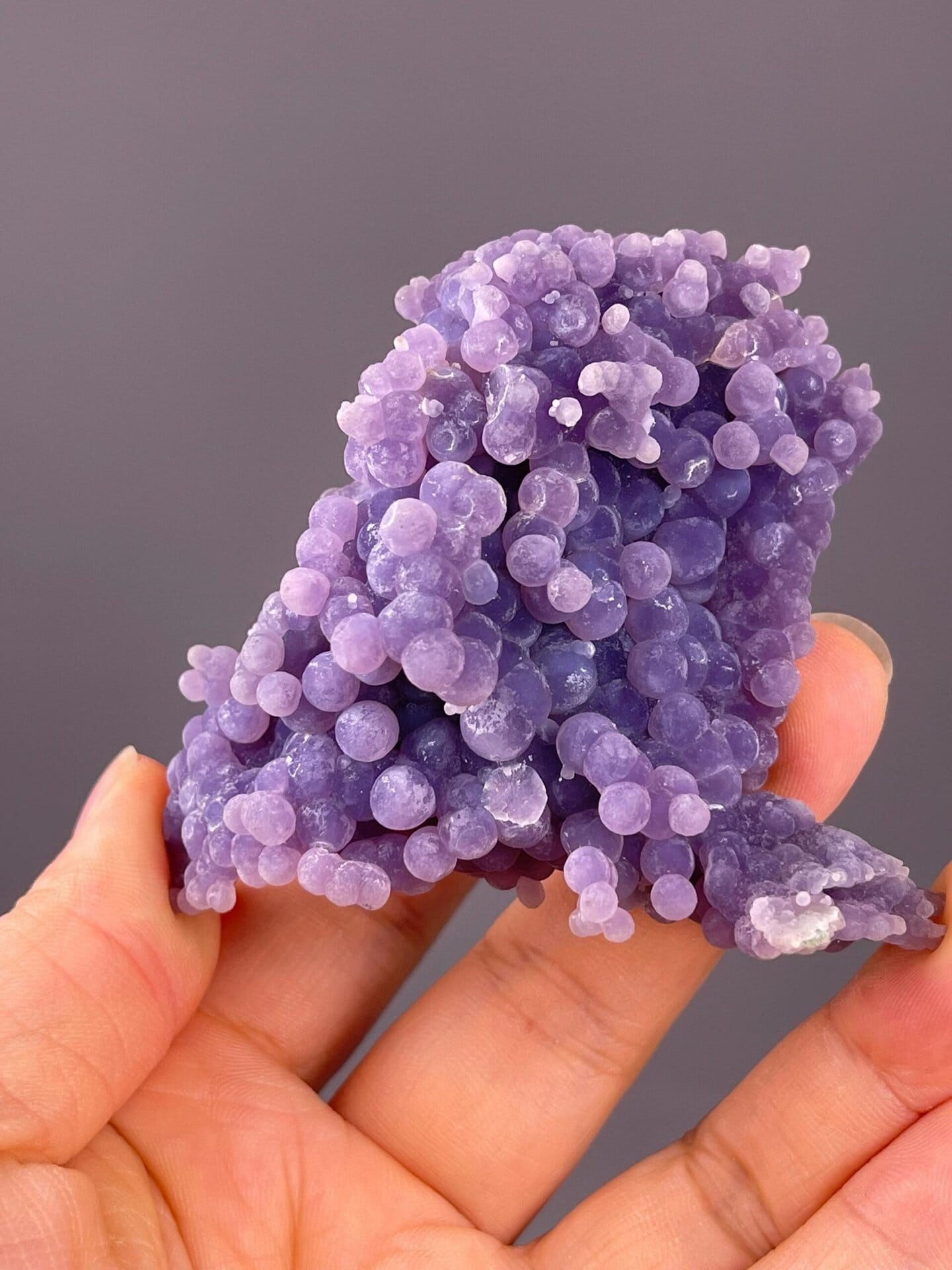 Back base view of grape agate cluster