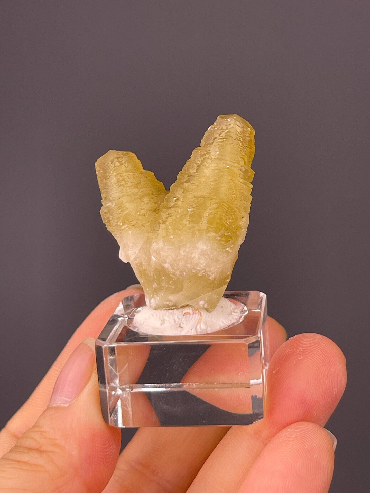 Top view of twin calcite crystal tips