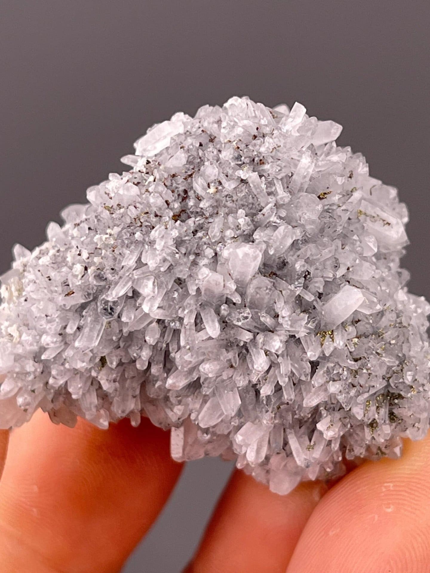 Angled view of quartz cluster with fluorite underneath