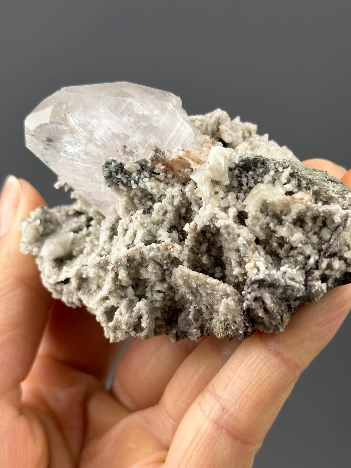 Back view of UV-reactive calcite cluster, Hunan Province