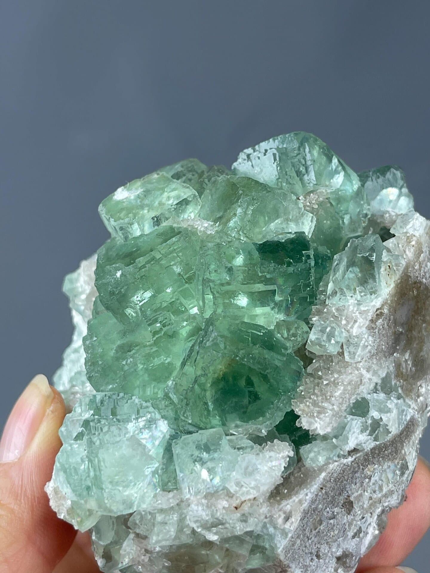 Excellent transparency in apple-green fluorite cubes