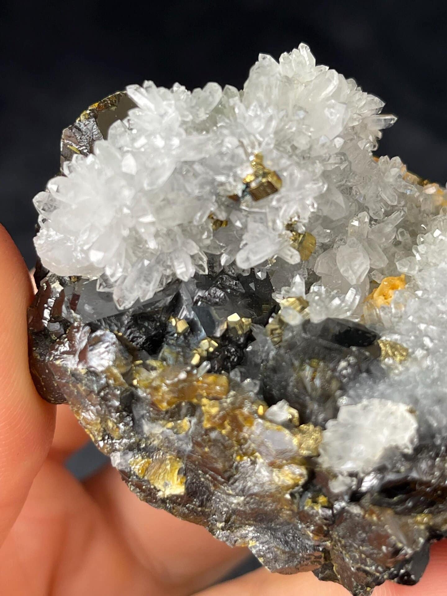 Sphalerite and quartz forming flower-like cluster, China