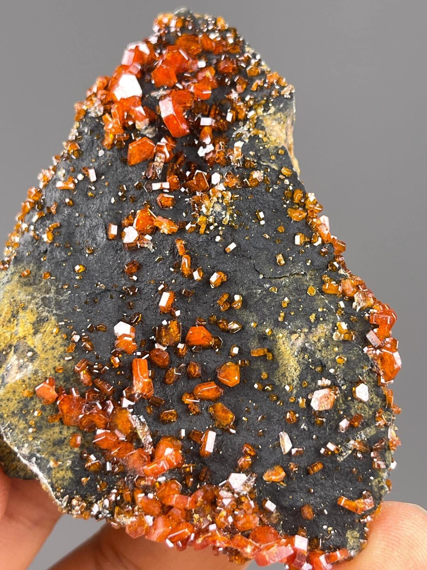 Scale view of 2.7x0.6x2.1 in vanadinite barite specimen