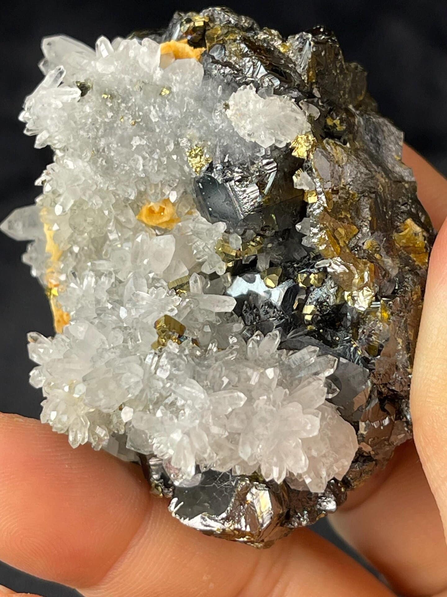 Sphalerite quartz flower cluster displaying resinous luster