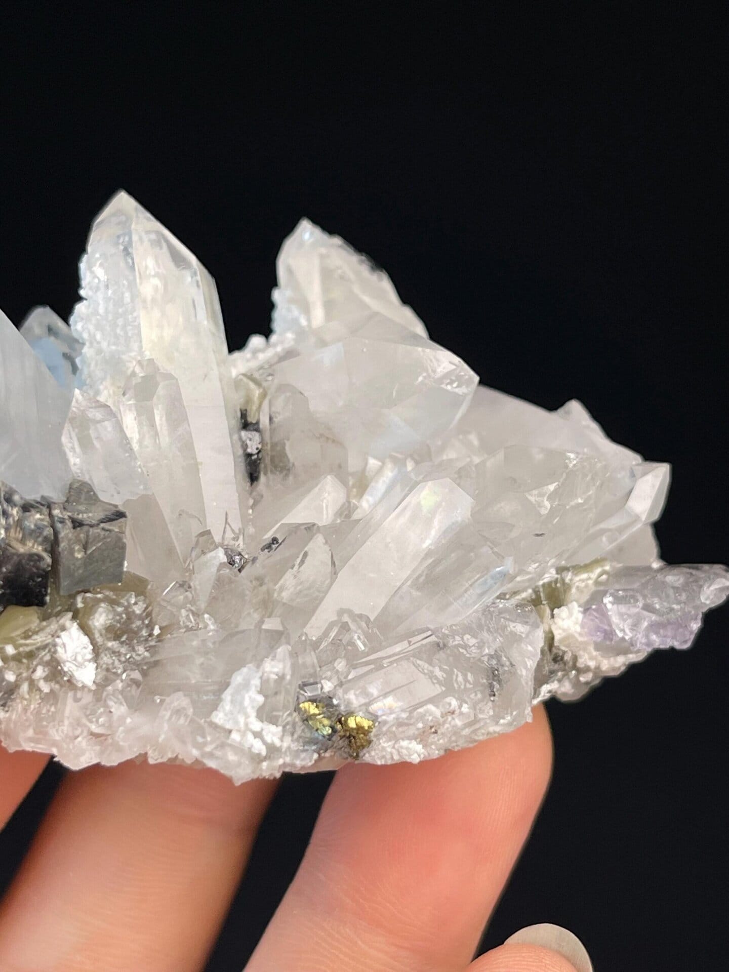 Sharp quartz tips beside purple fluorite and cassiterite