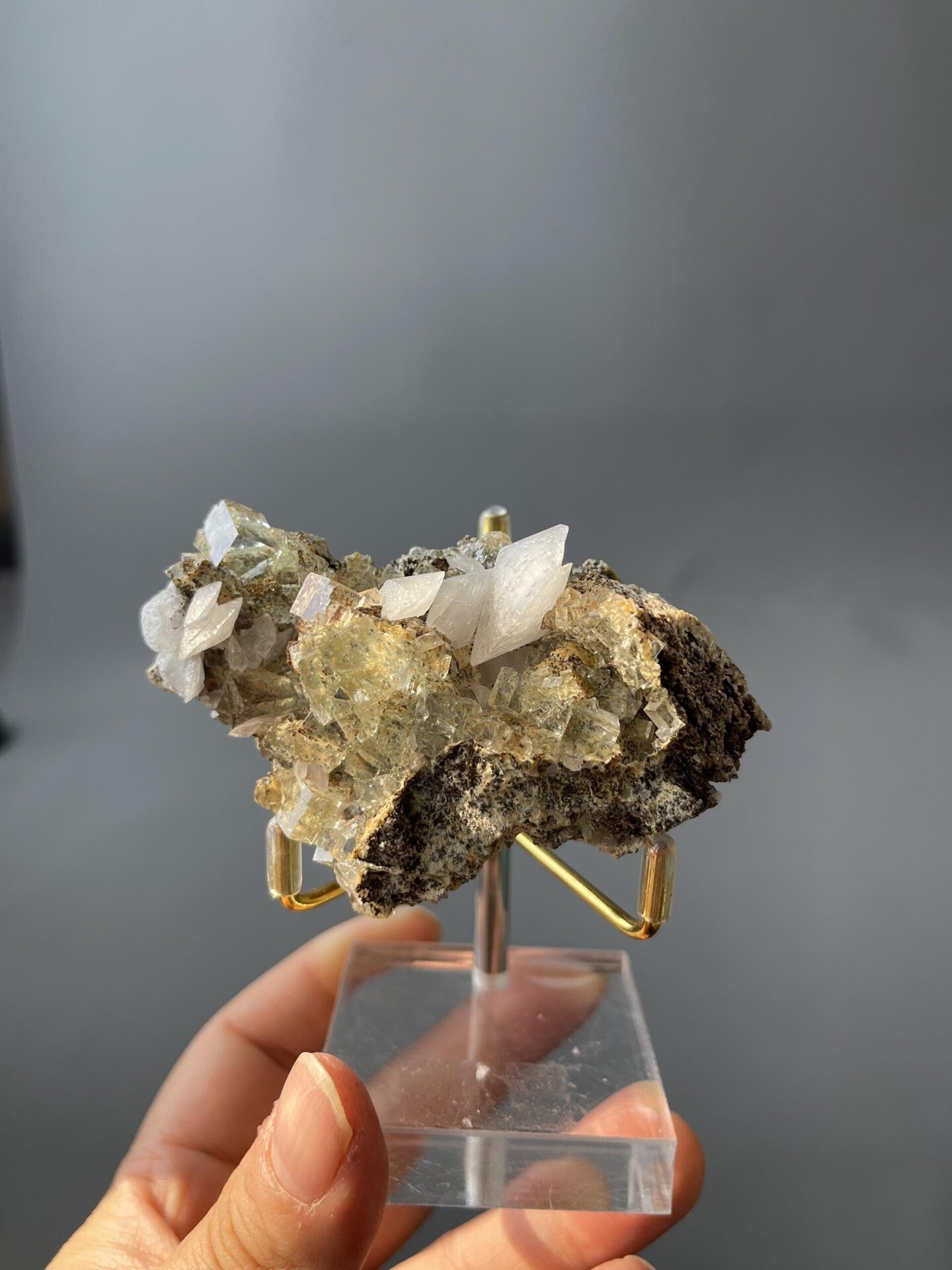Leopard-pattern fluorite with calcite from Xianghualing Mine