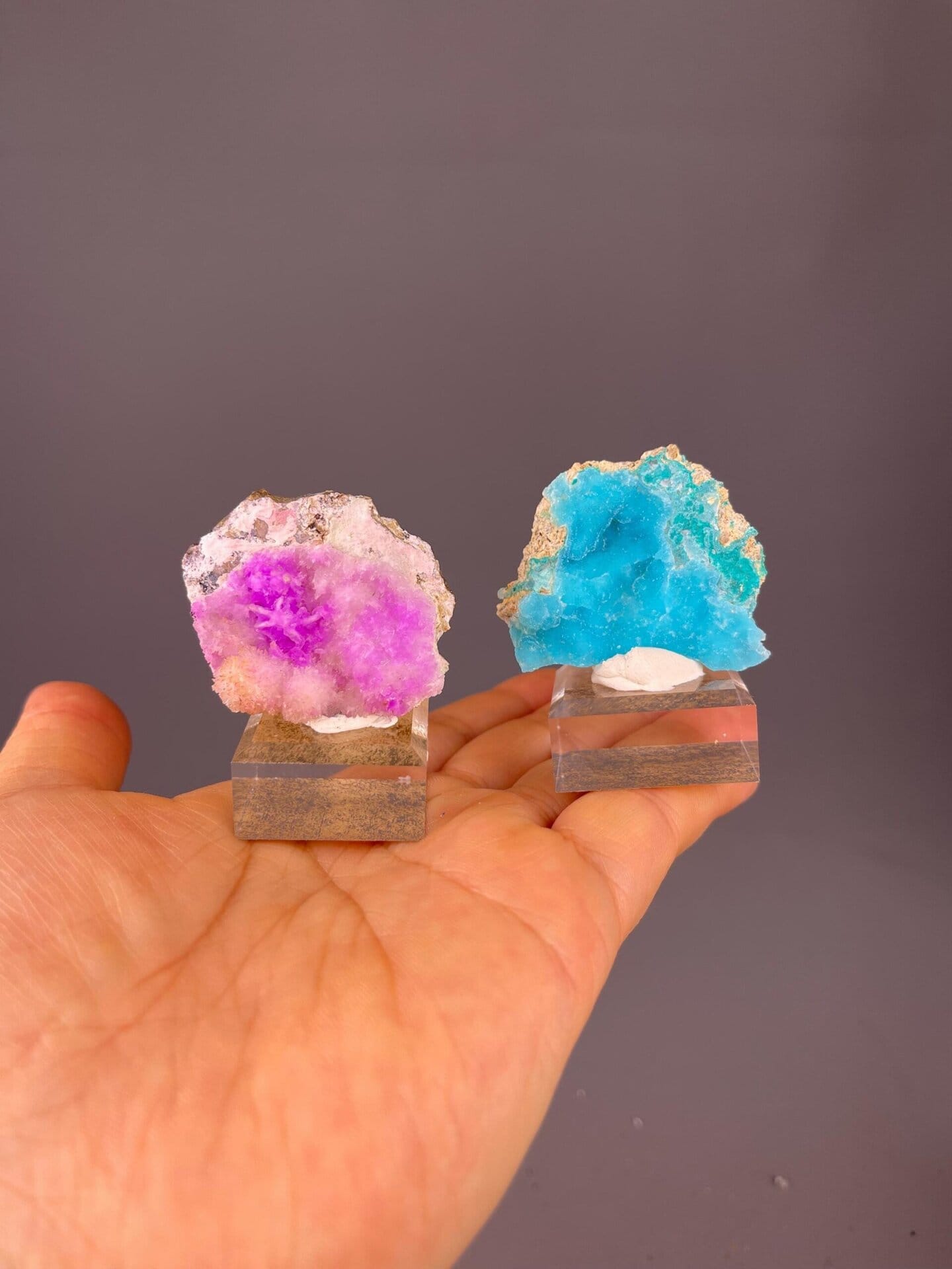 Side view of cobaltoan calcite hemimorphite pair, Yunnan