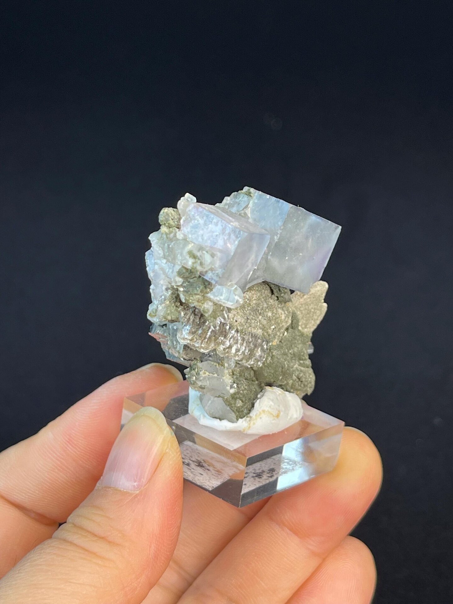 Side view of double cubic fluorite with quartz, YGX Hunan