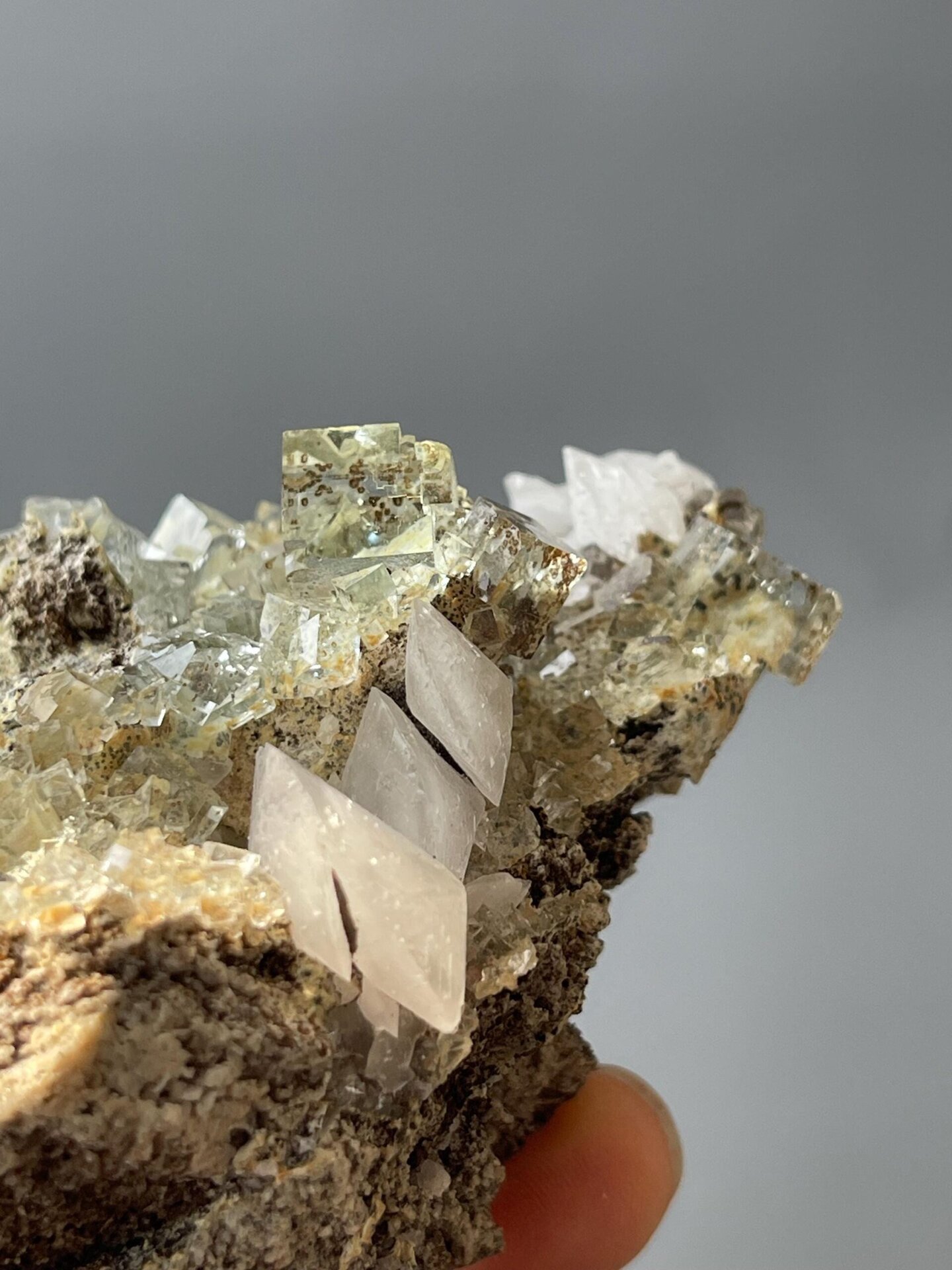 Scale view of 3.0x1.0x2.0 in leopard fluorite specimen
