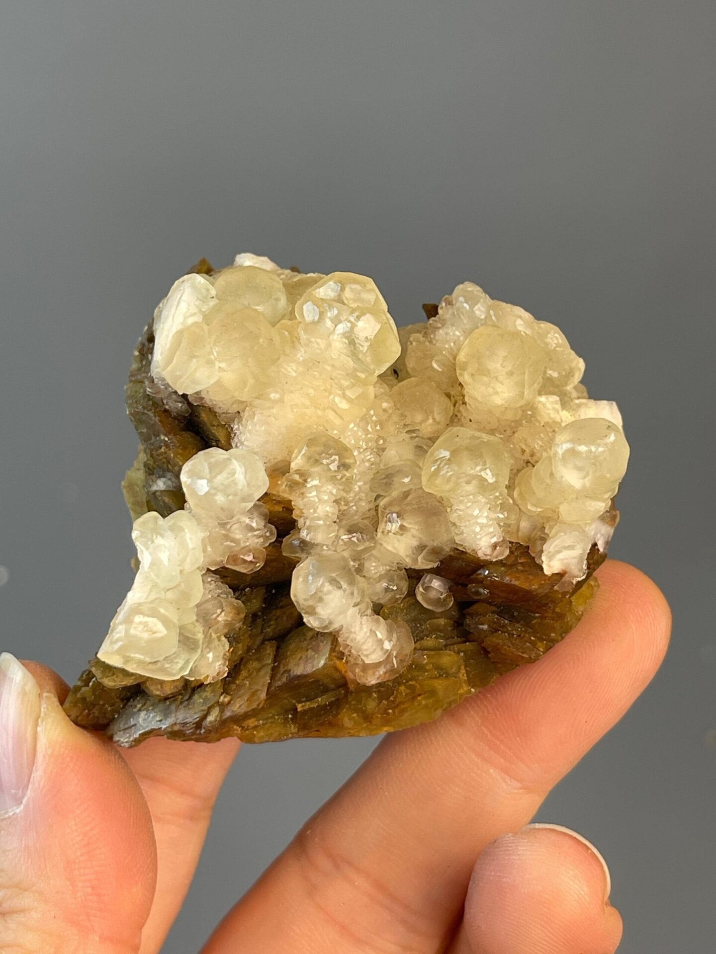 Side view of calcite droplet on yellow rock matrix, Hunan