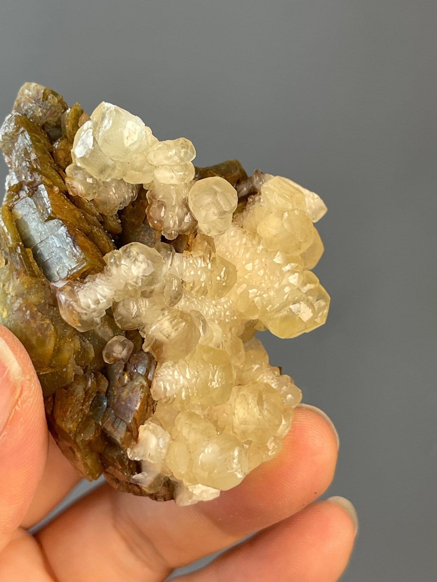 Trigonal calcite in unusual droplet habit, Hunan province