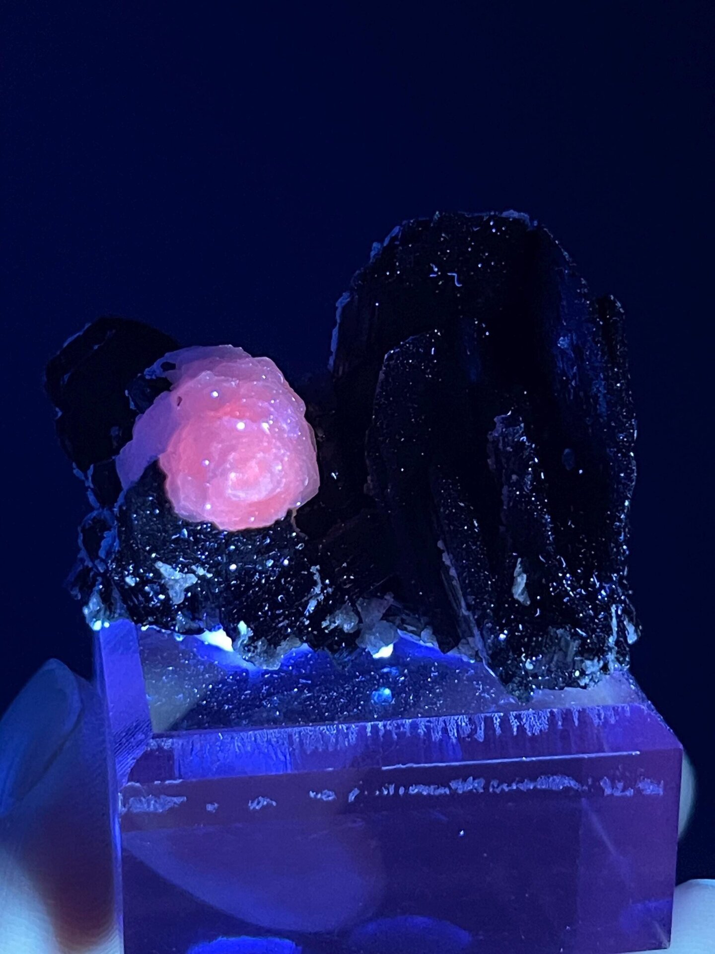 Top view of cassiterite and calcite specimen, Yaogangxian