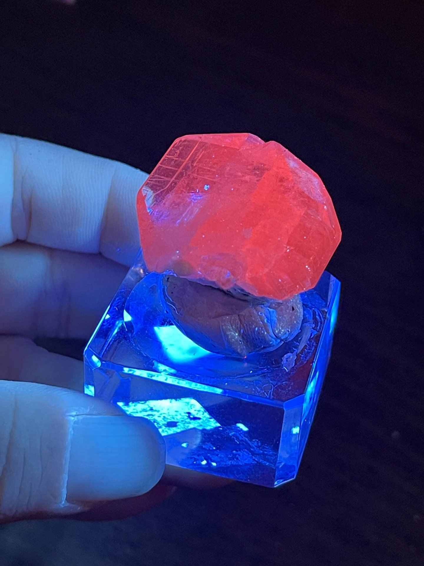 Gem-quality pink calcite with UV fluorescence, Hubei