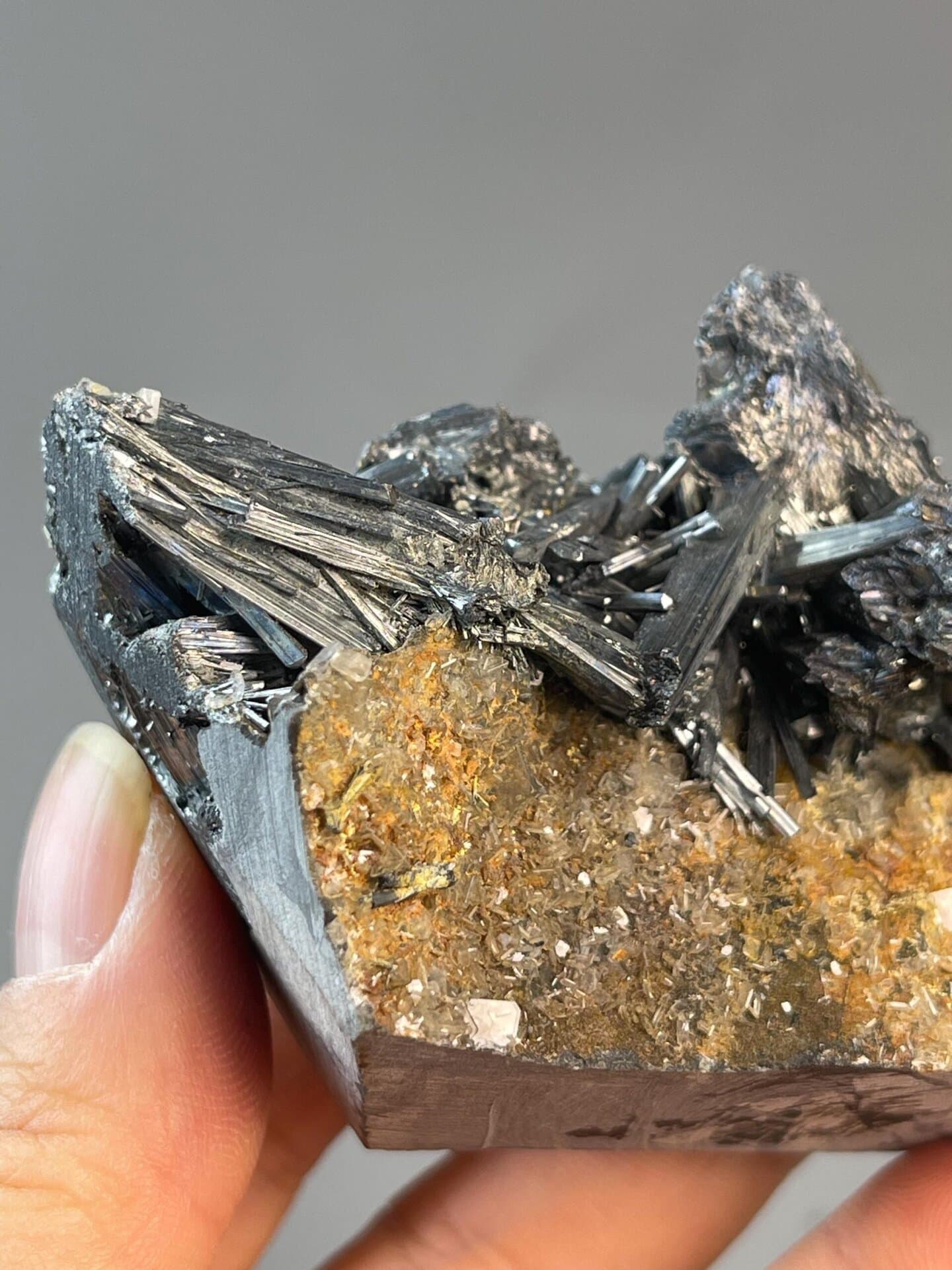 Sharp prismatic stibnite crystals from Hunan province