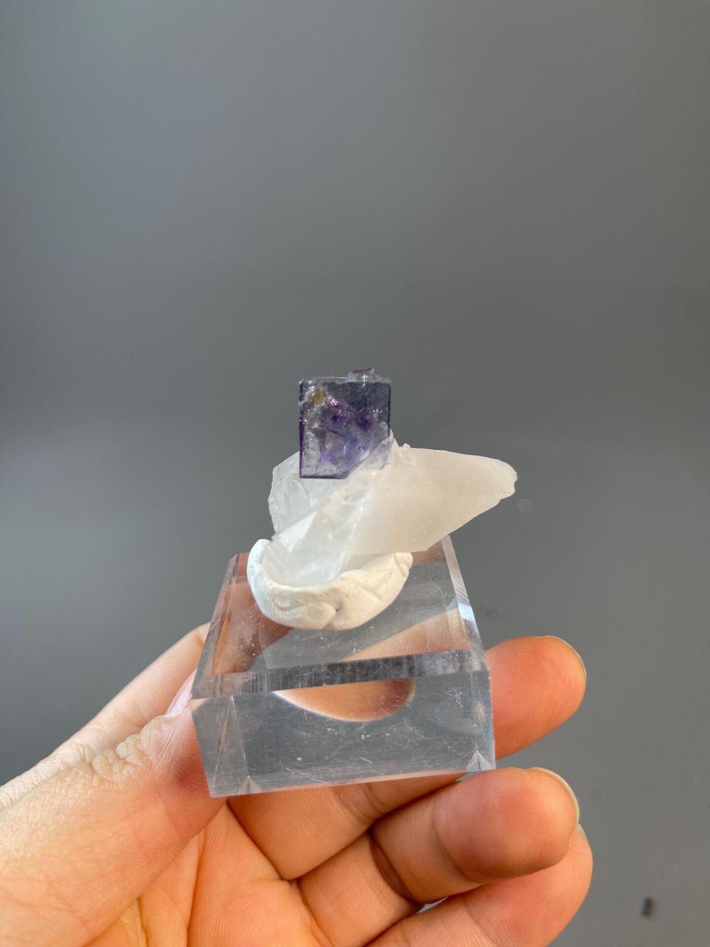Twinned fluorite showing purple phantom interior zones