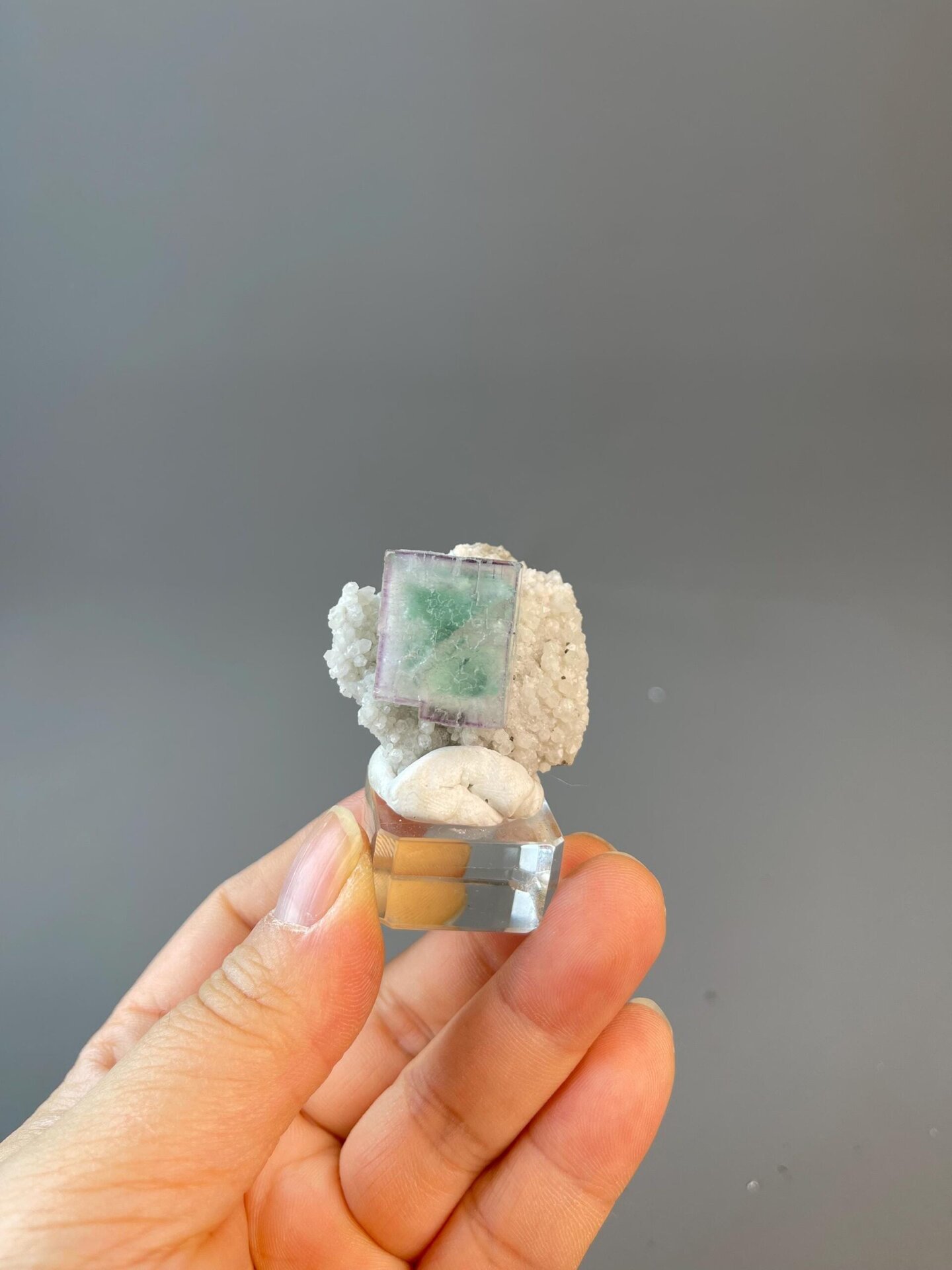 Well-defined cube form of fluorite CaF2 from YGX mine