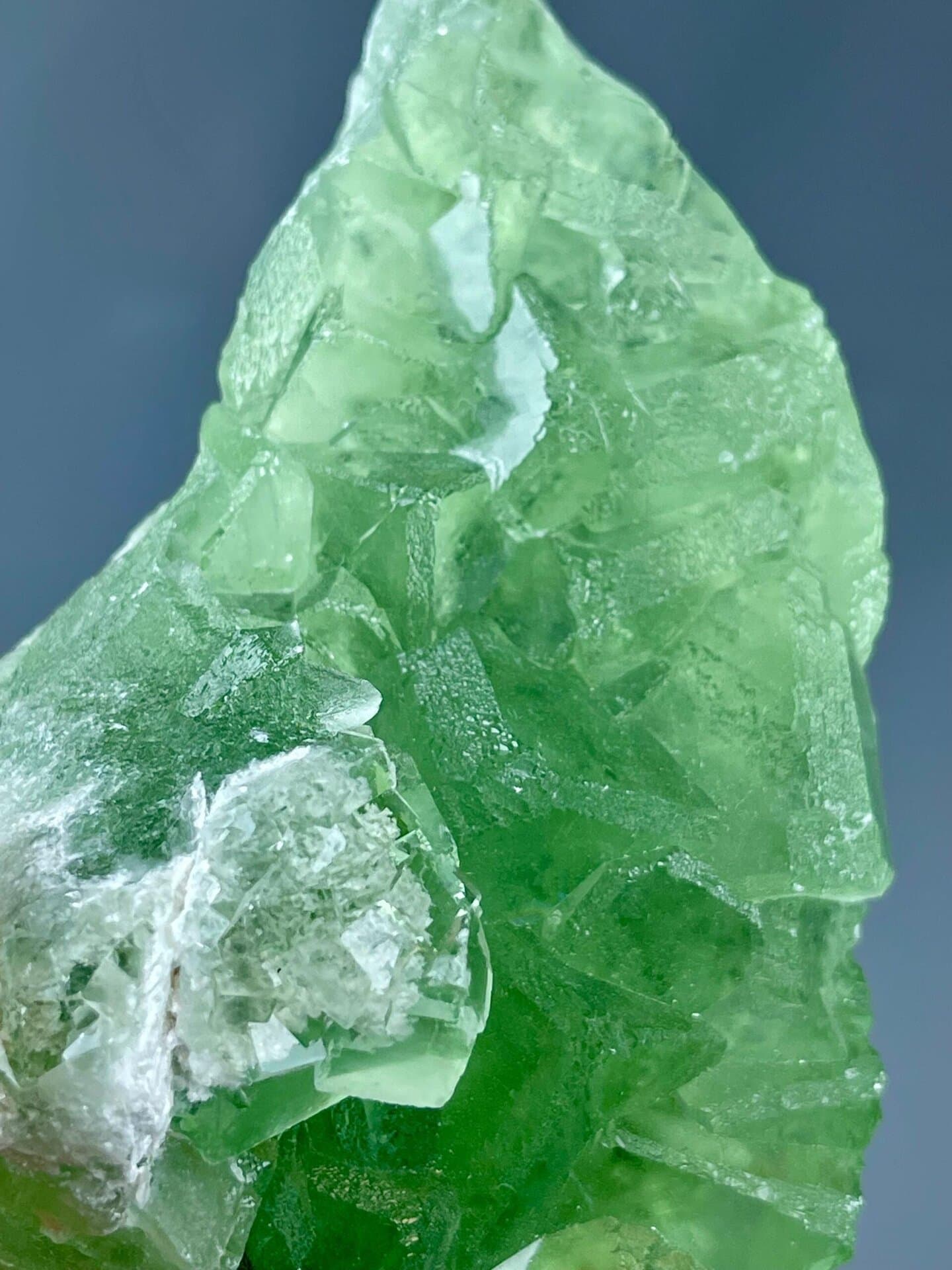 Top view of fluorite penetration twin, Xianghuapu Mine