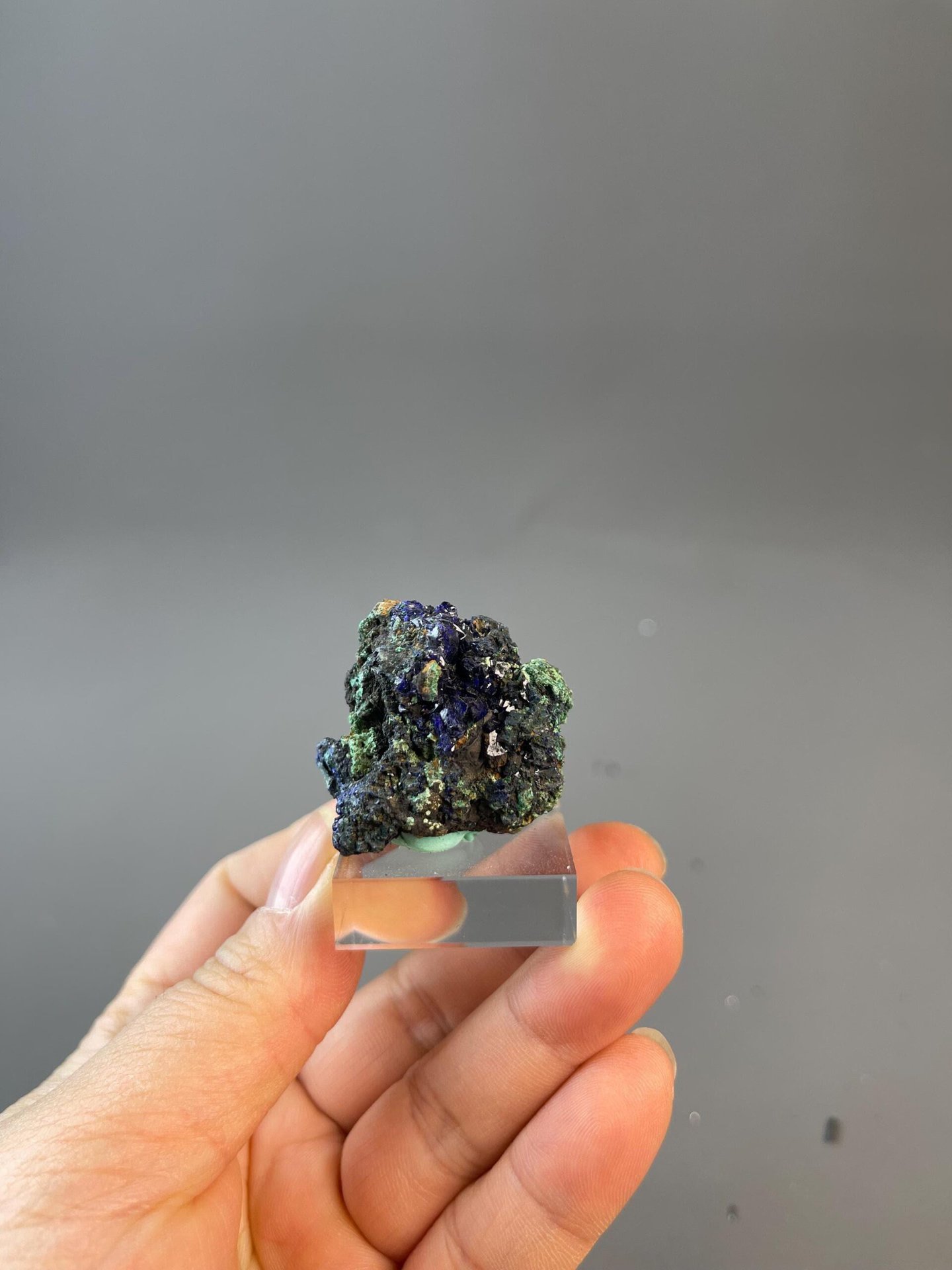 Vivid peacock colors on chalcopyrite natural tarnish surface