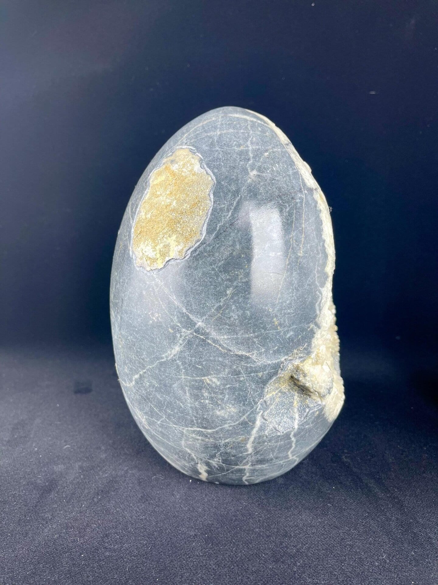 Side view of calcite geode egg showing crystal cavity
