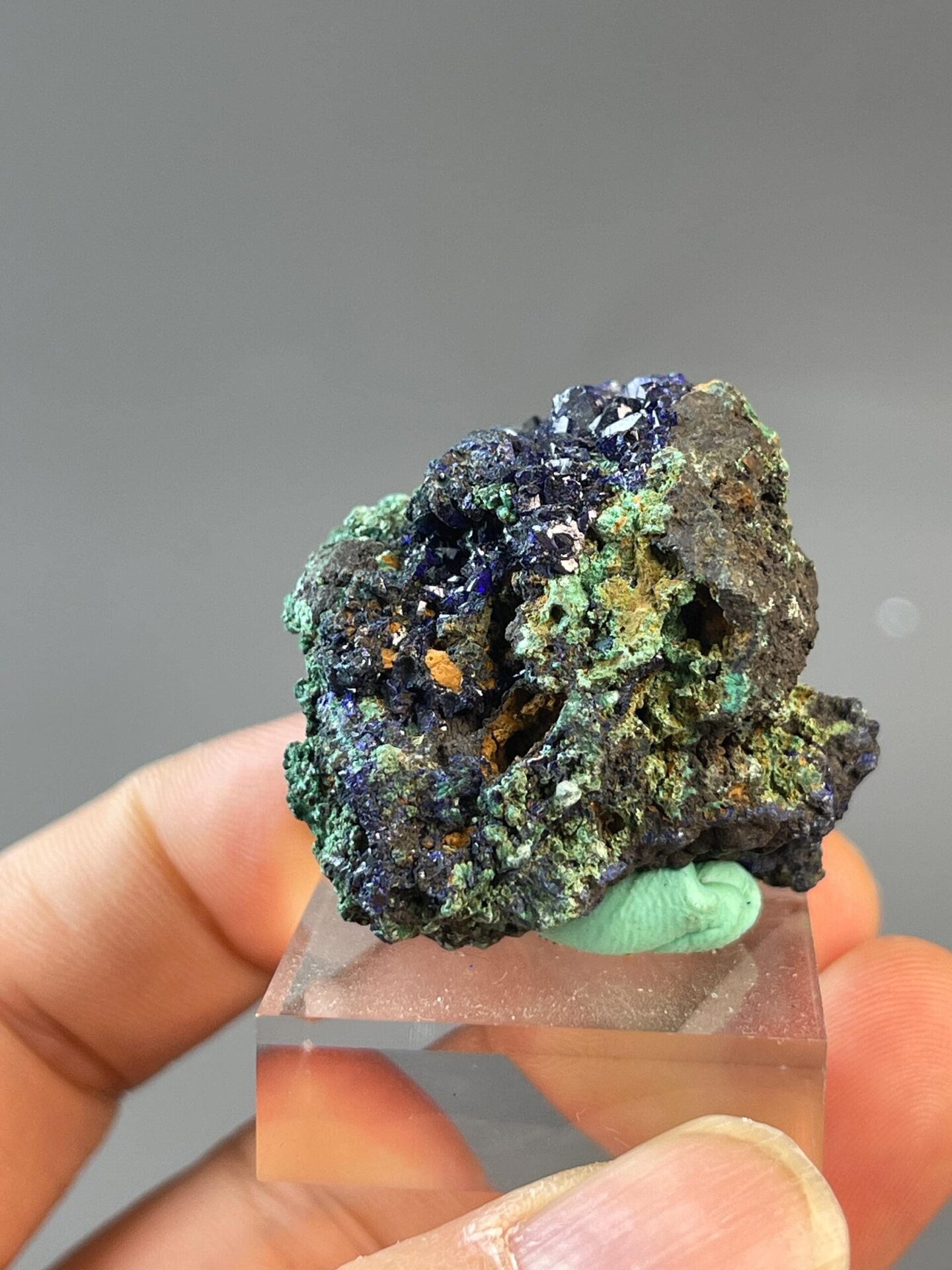 Chalcopyrite CuFeS2 tetragonal with peacock iridescence