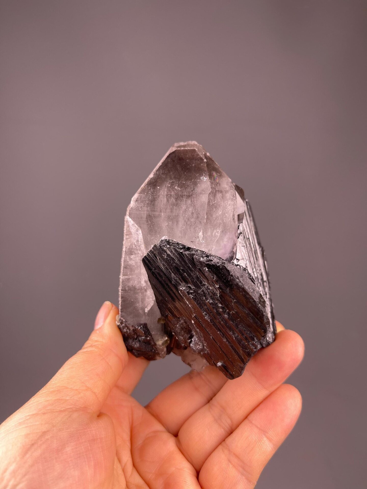 Sharply terminated quartz beside metallic cassiterite, YGX