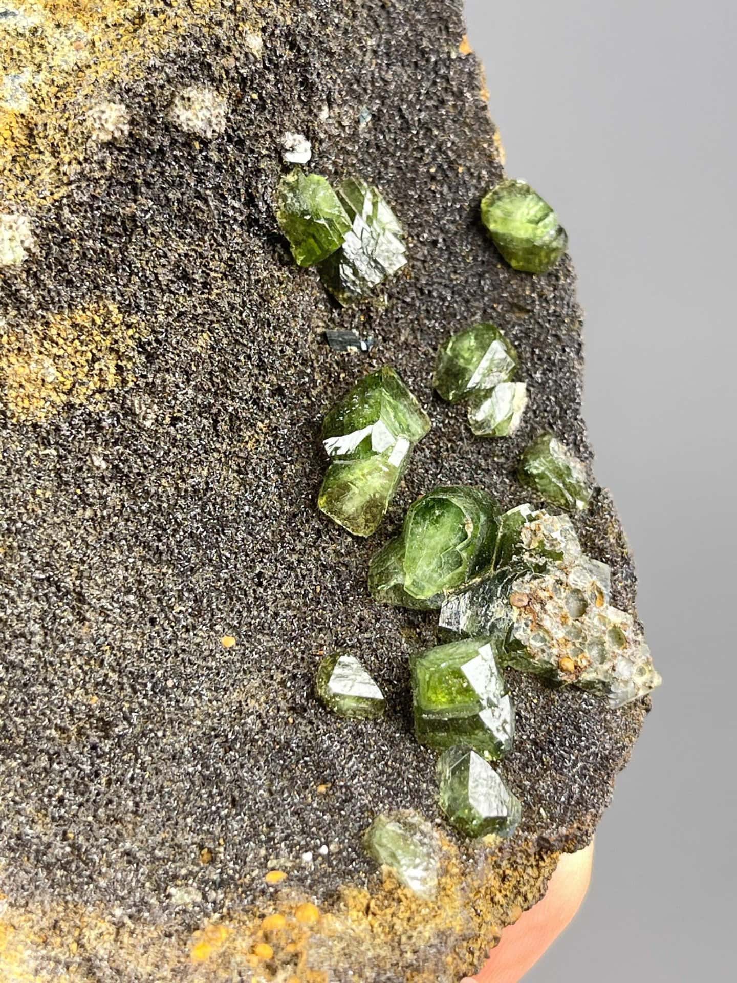 Adamantine luster of andradite garnet from Guangxi, China