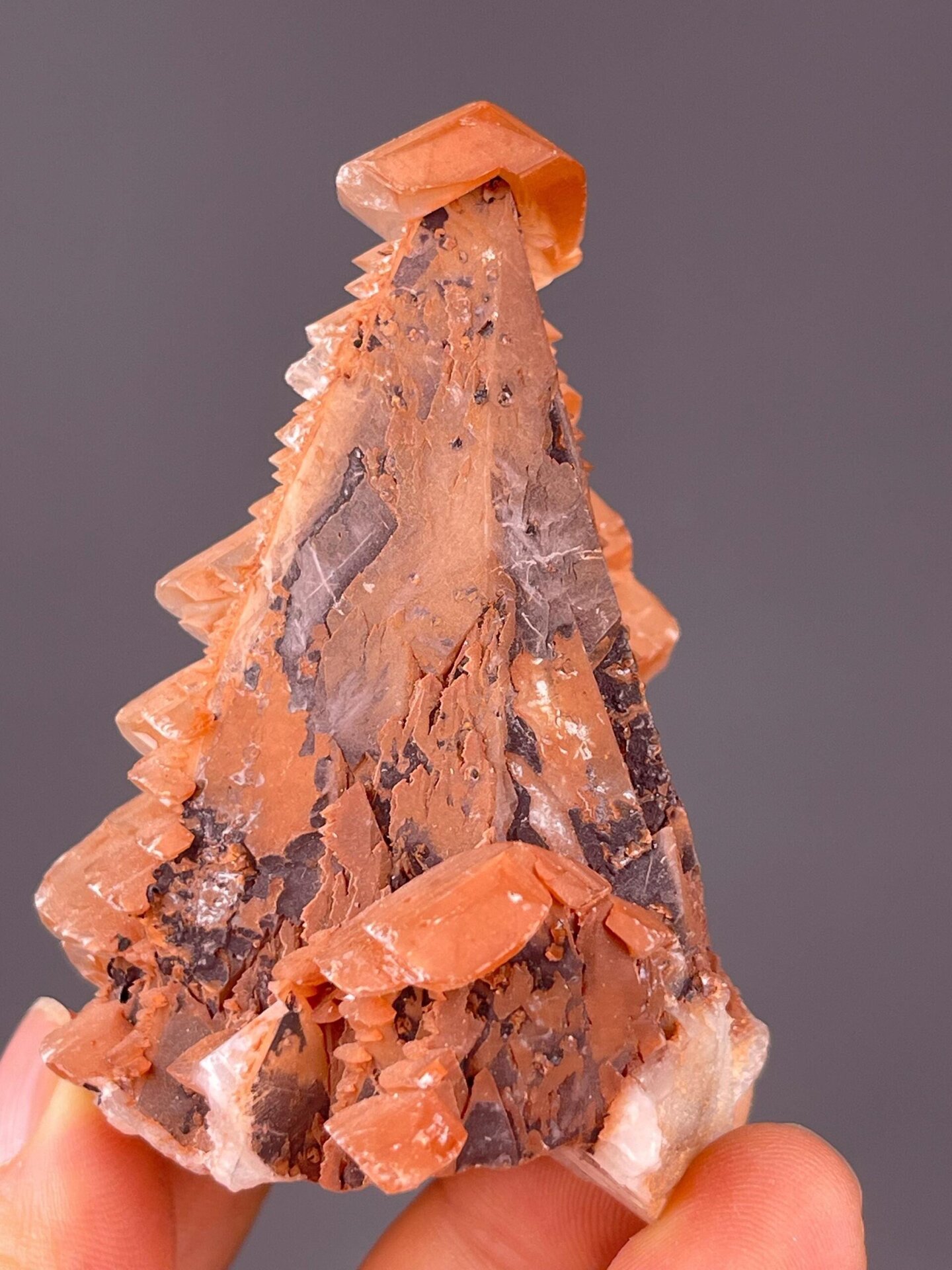 Iron oxide-colored red calcite scalenohedron, Daye