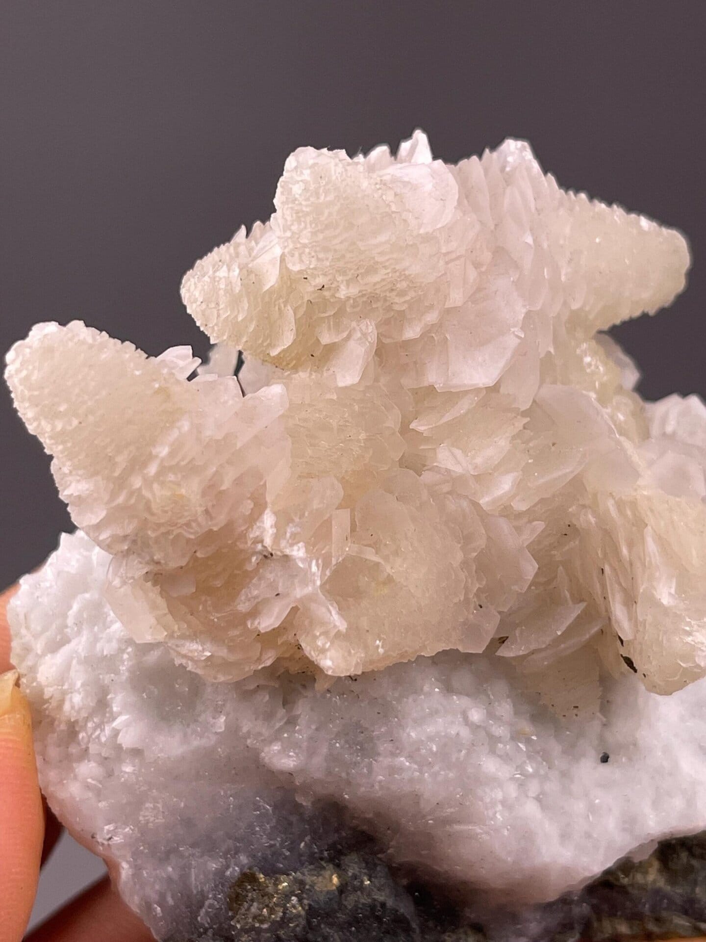White calcite crystal group that reacts to ultraviolet light