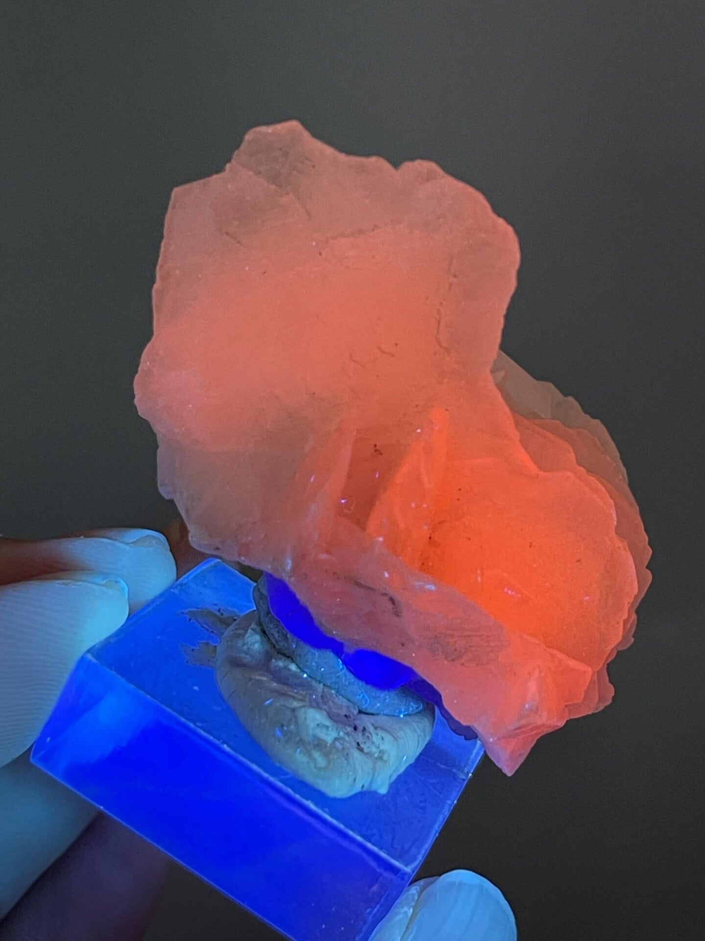 Fluorite and calcite two-mineral specimen from Fujian Province