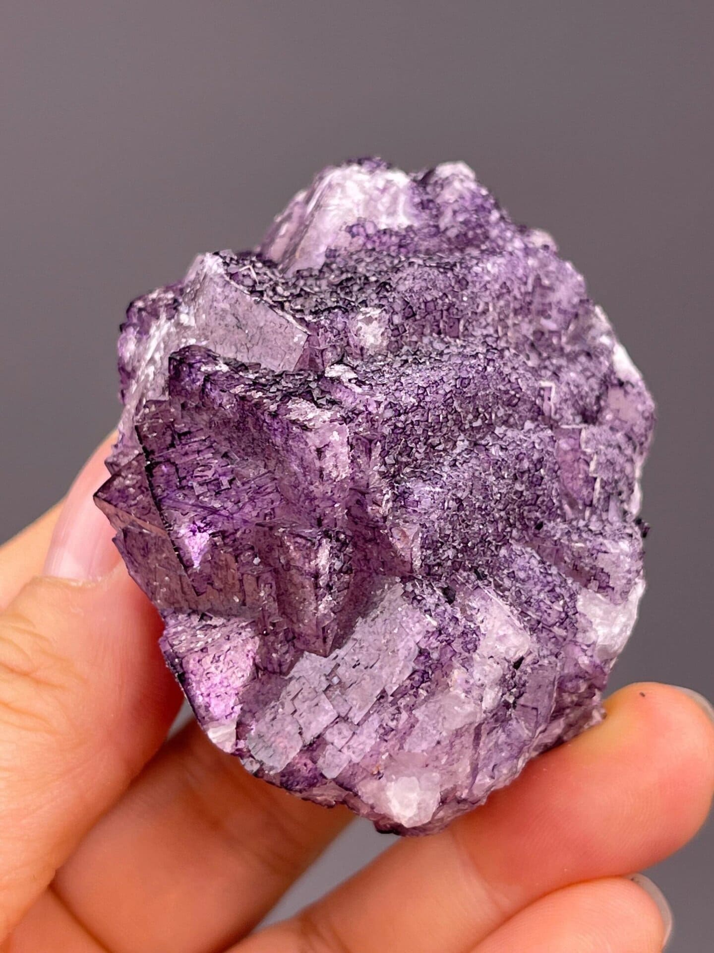 CaF₂ isometric fluorite cluster with vivid purple coloration