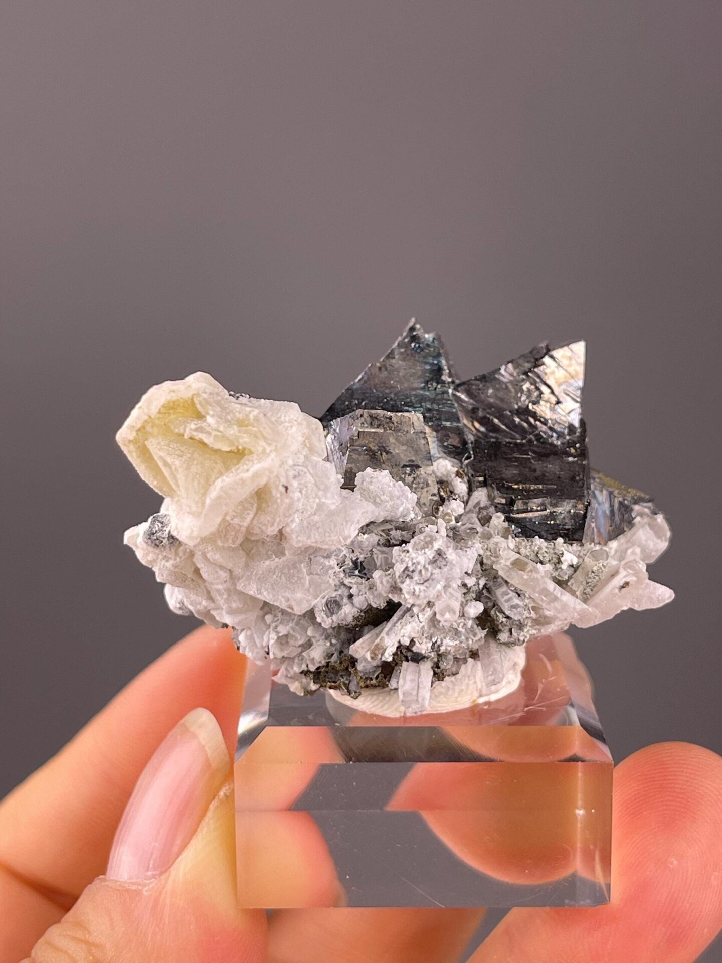 Top view of arsenopyrite on quartz calcite matrix