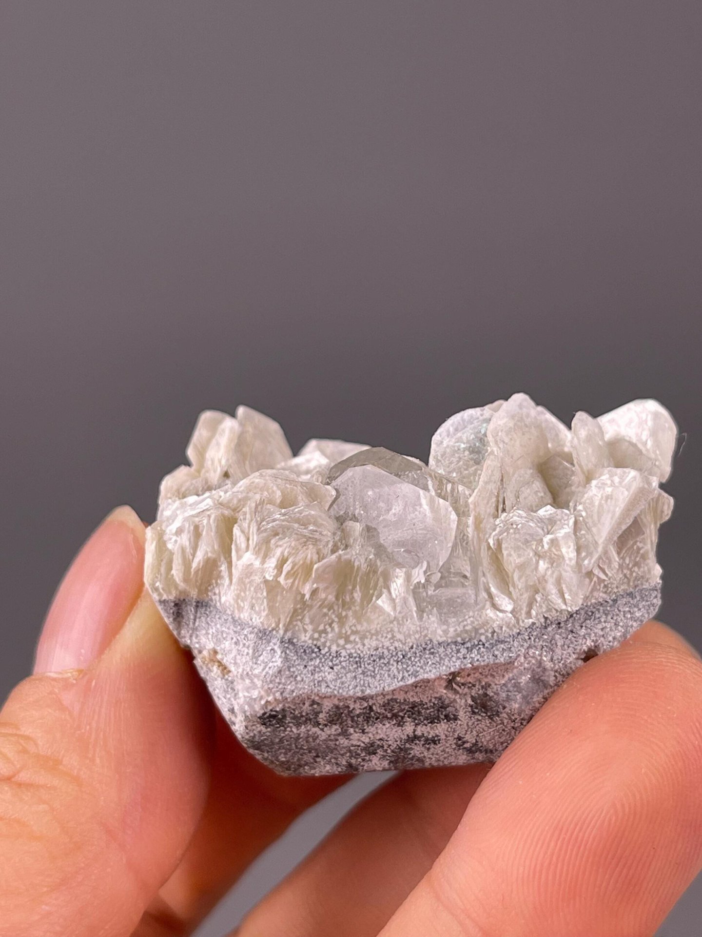 Full view of aquamarine beryl Xuebaoding specimen