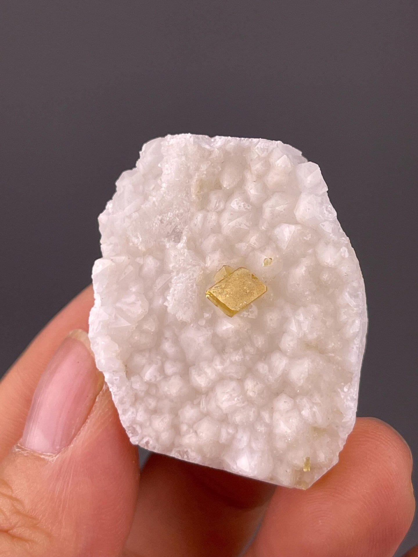 Angled view of yellow barite on quartz matrix