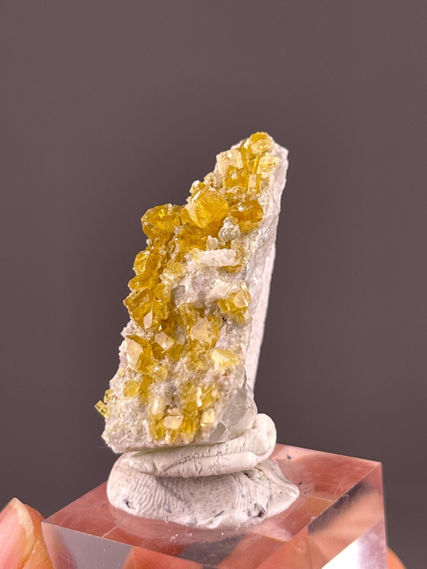 Pale yellow fluorite cubic crystal color detail