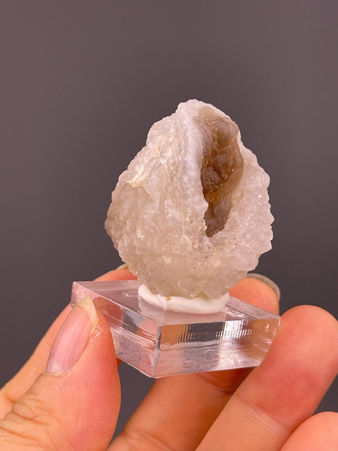 Side view of banded agate geode Hunan