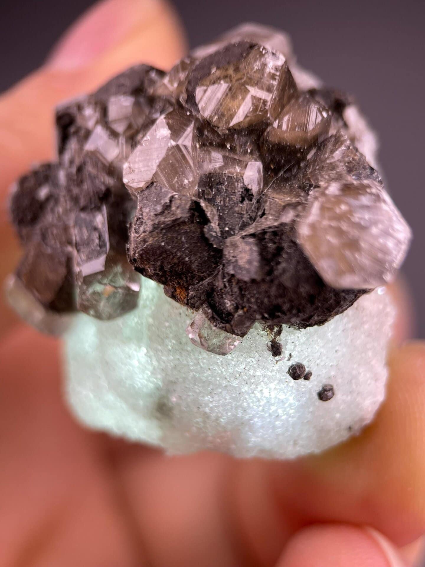 Angled view of green fluorite quartz druse Fujian