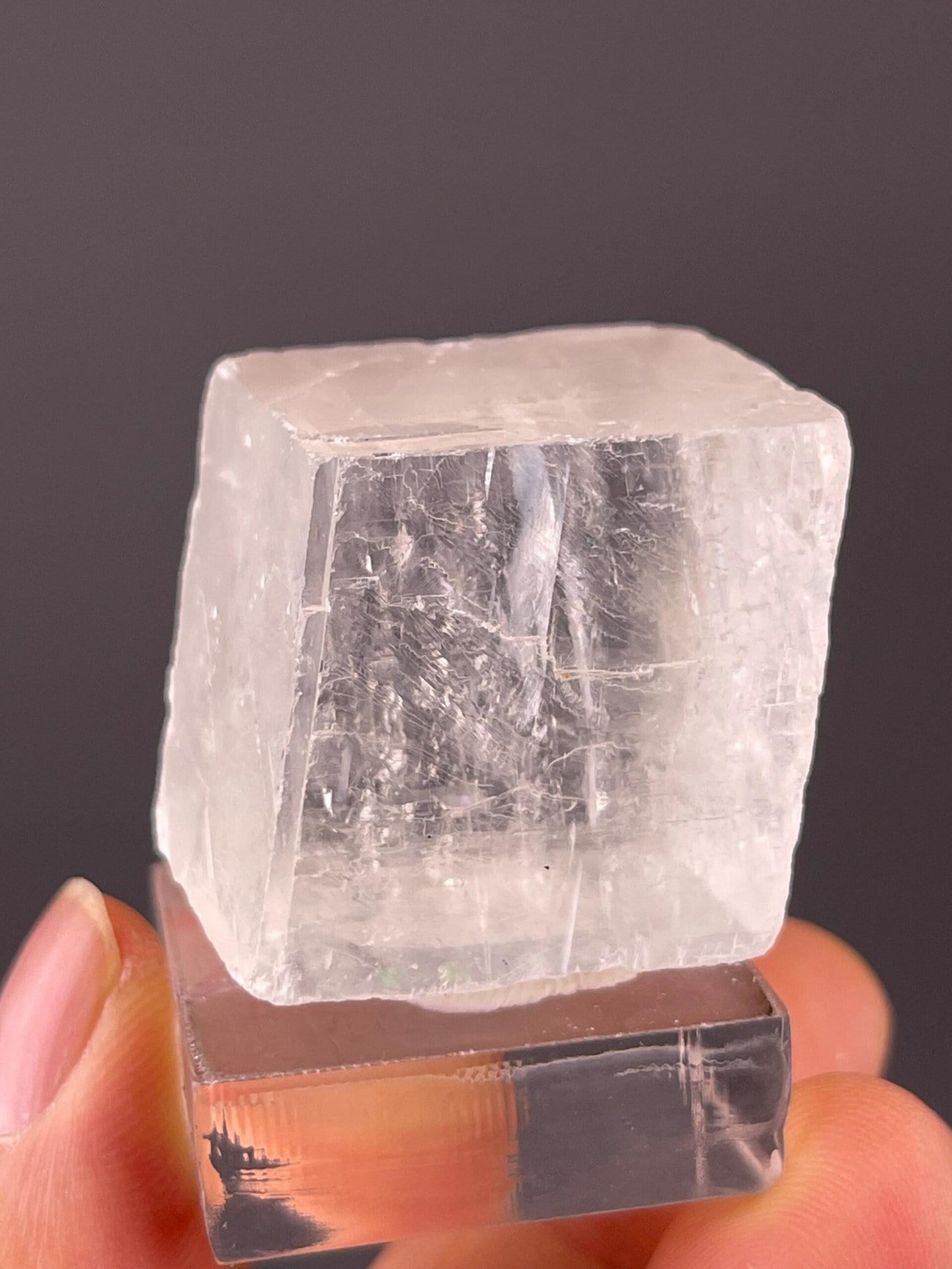 Optical calcite side profile cleavage faces