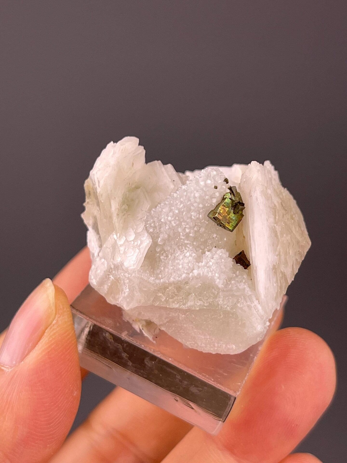 Fujian pyrite iridescent golden luster detail