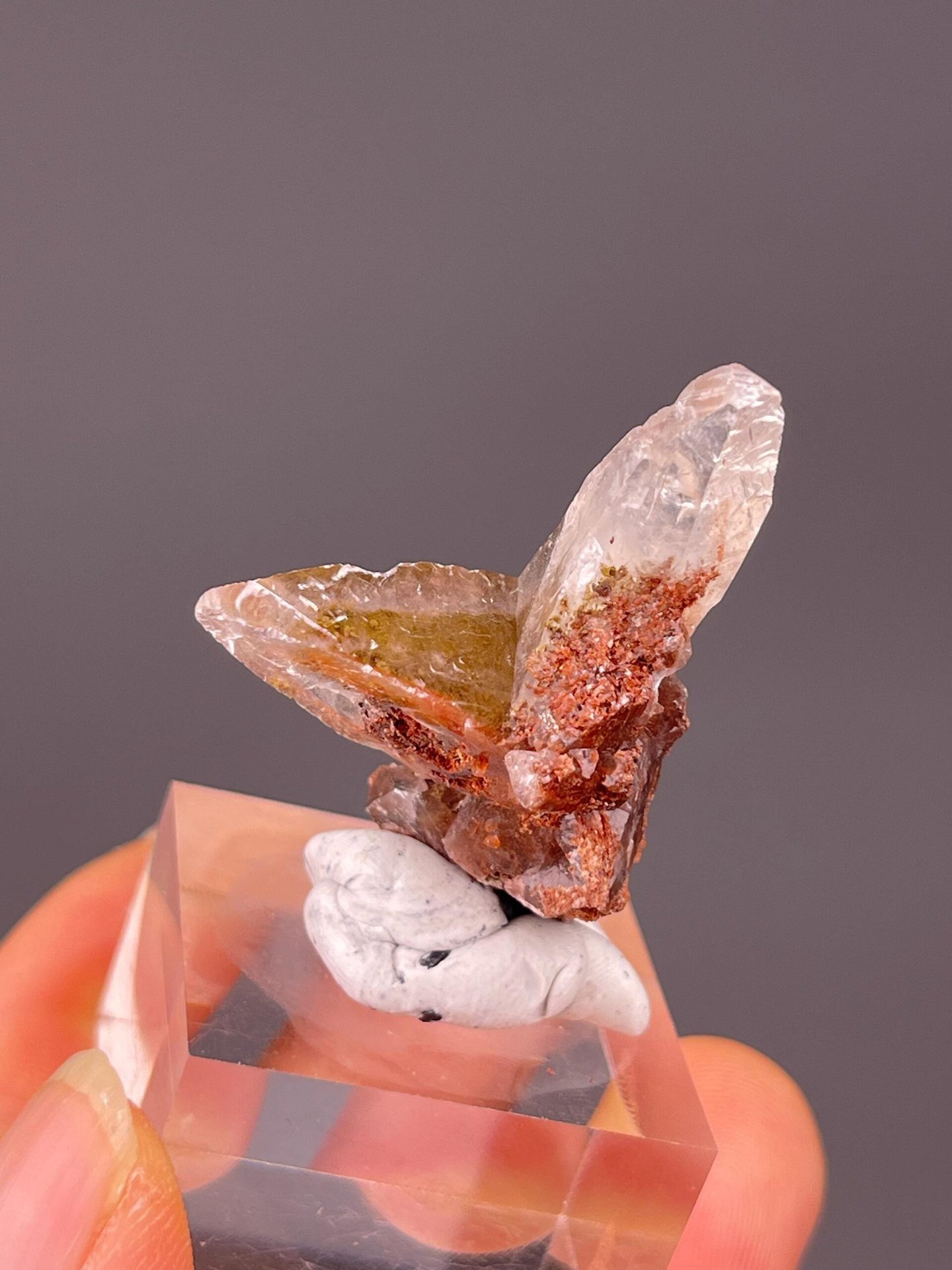 Twin calcite termination tops close-up