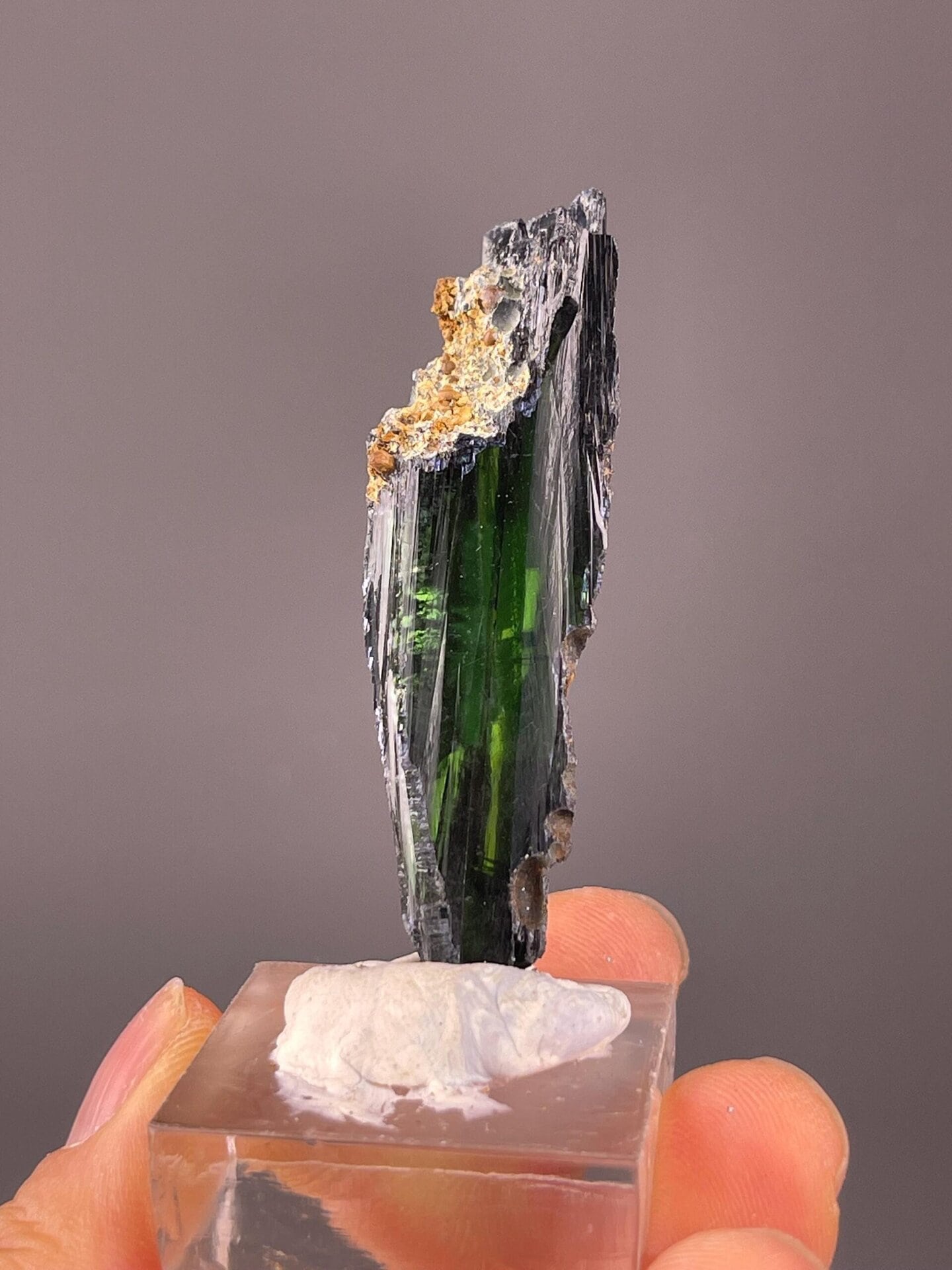 Brazil green crystal vitreous luster detail