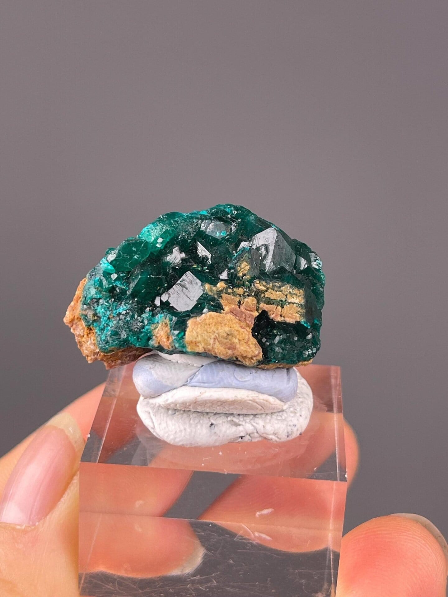 Congo dioptase green color saturation detail