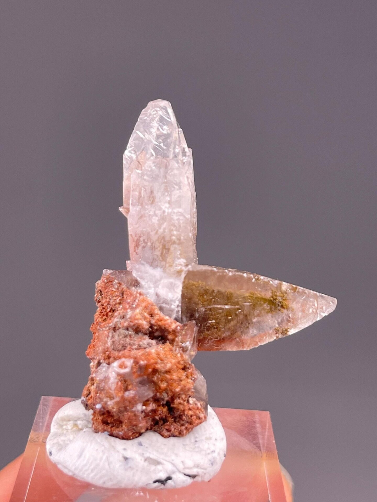 Twin calcite crystal body inclusion detail