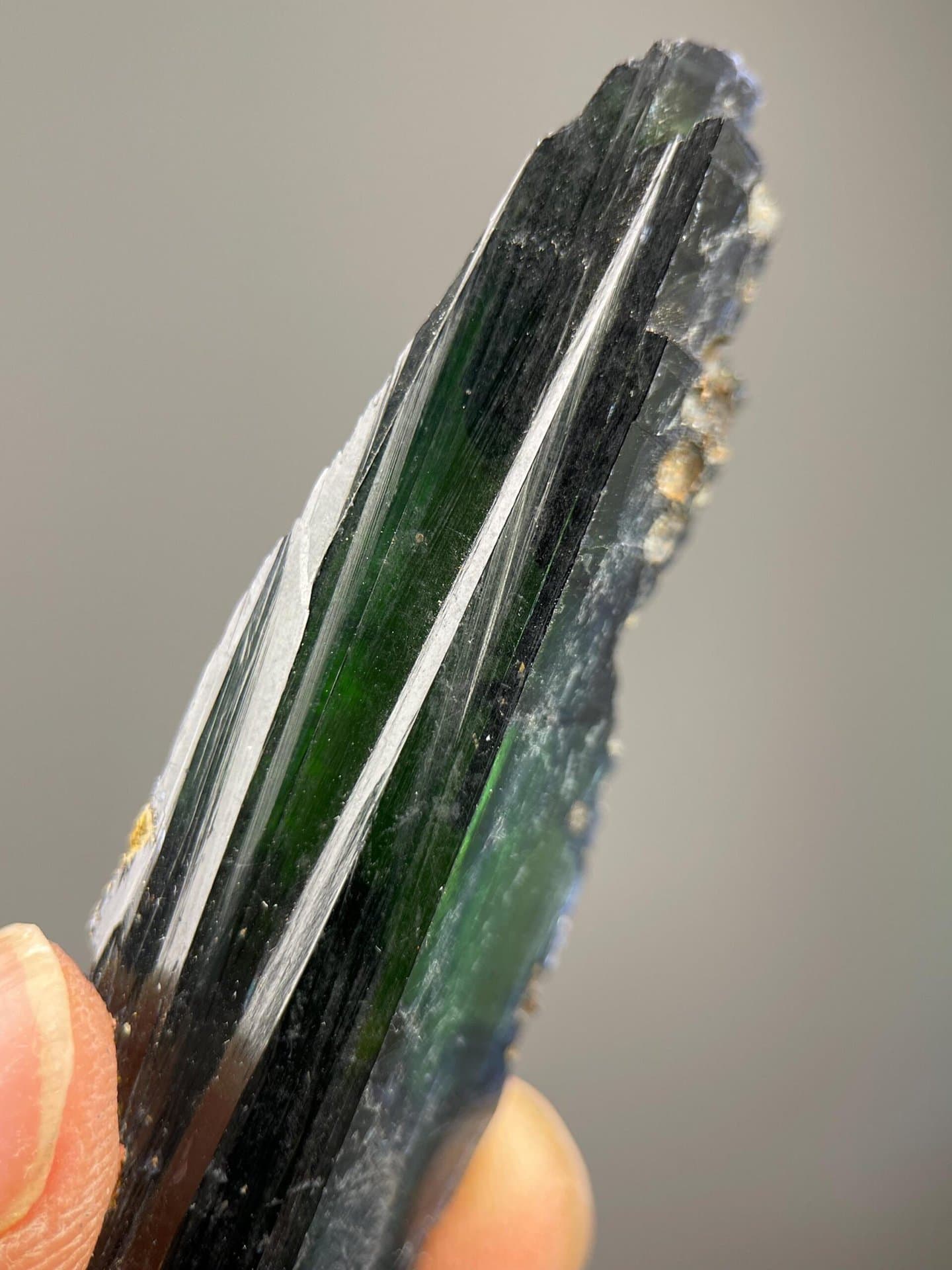 Brazil natural green crystal scale reference