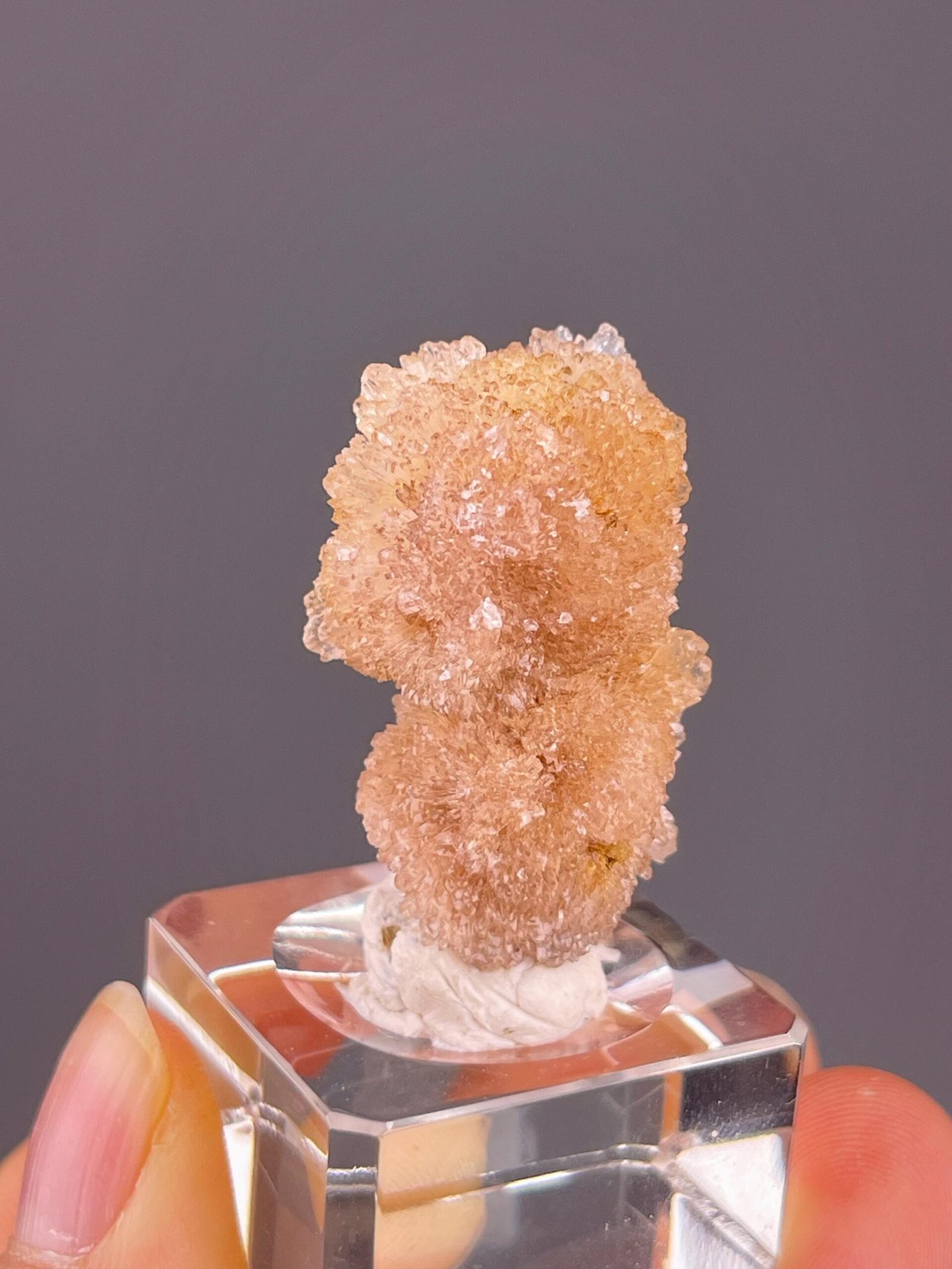 Side view of gypsum needle formation