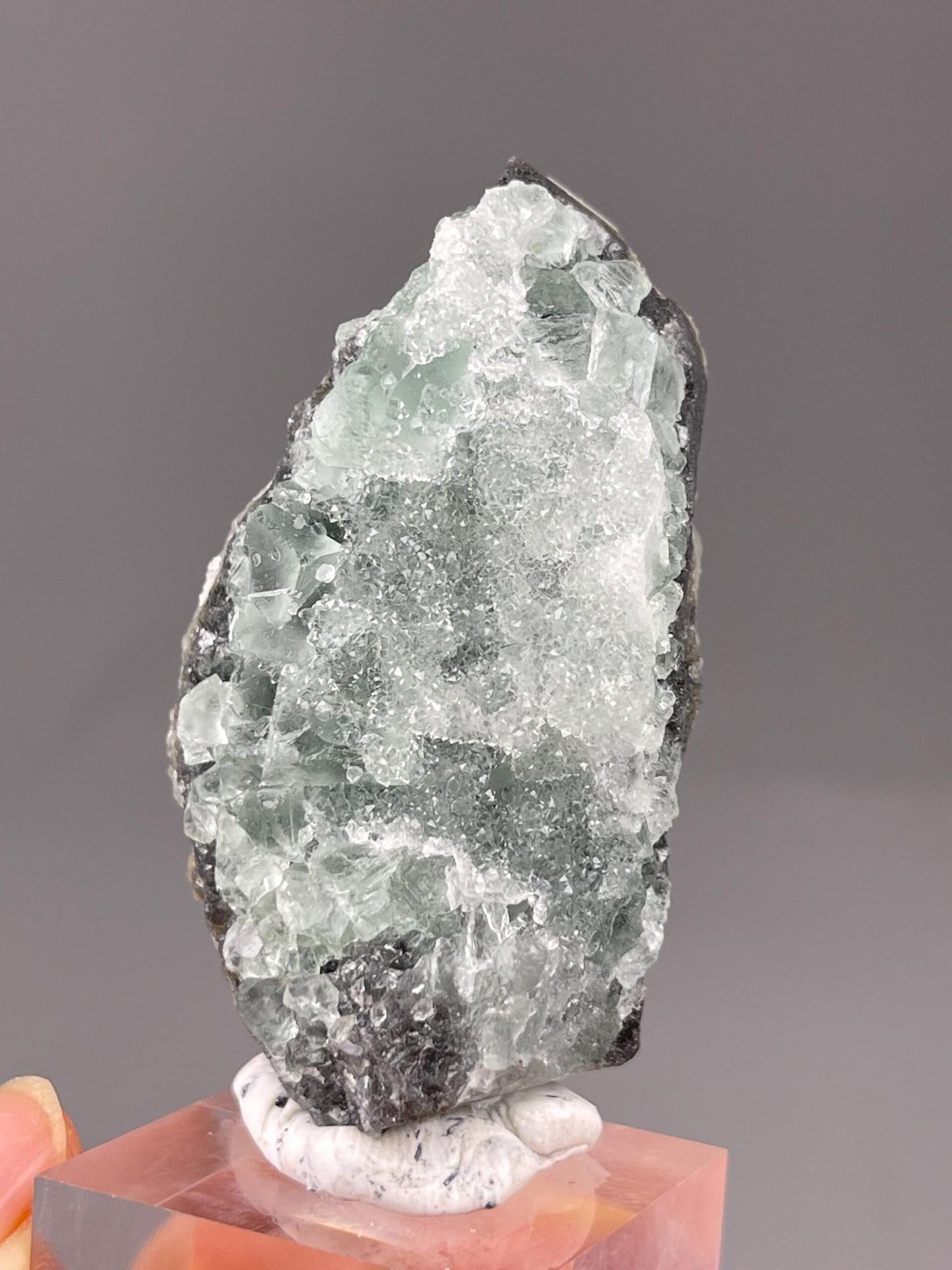 Top view of quartz sugar coating on green fluorite