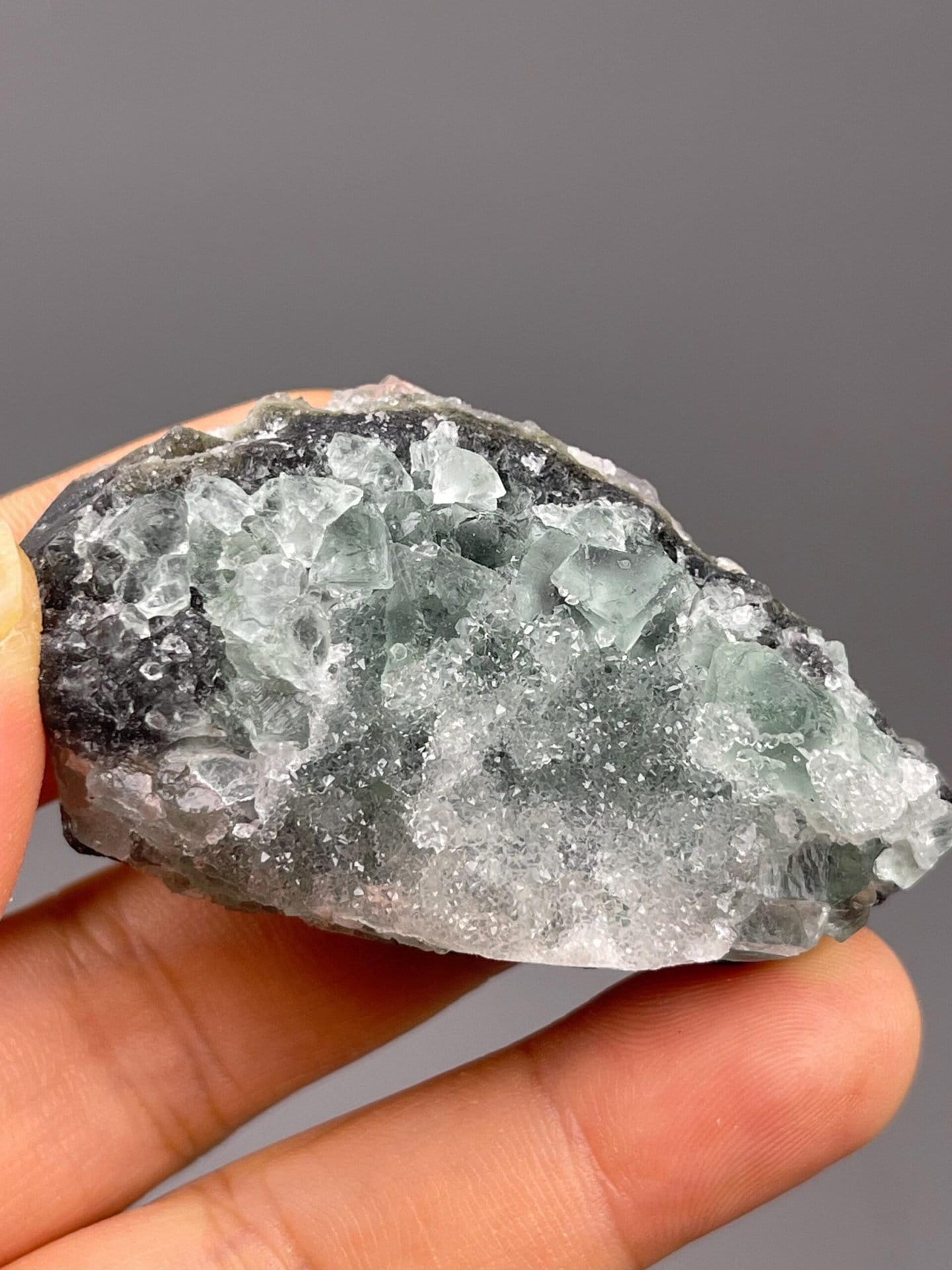 Vitreous luster on quartz and green fluorite surfaces