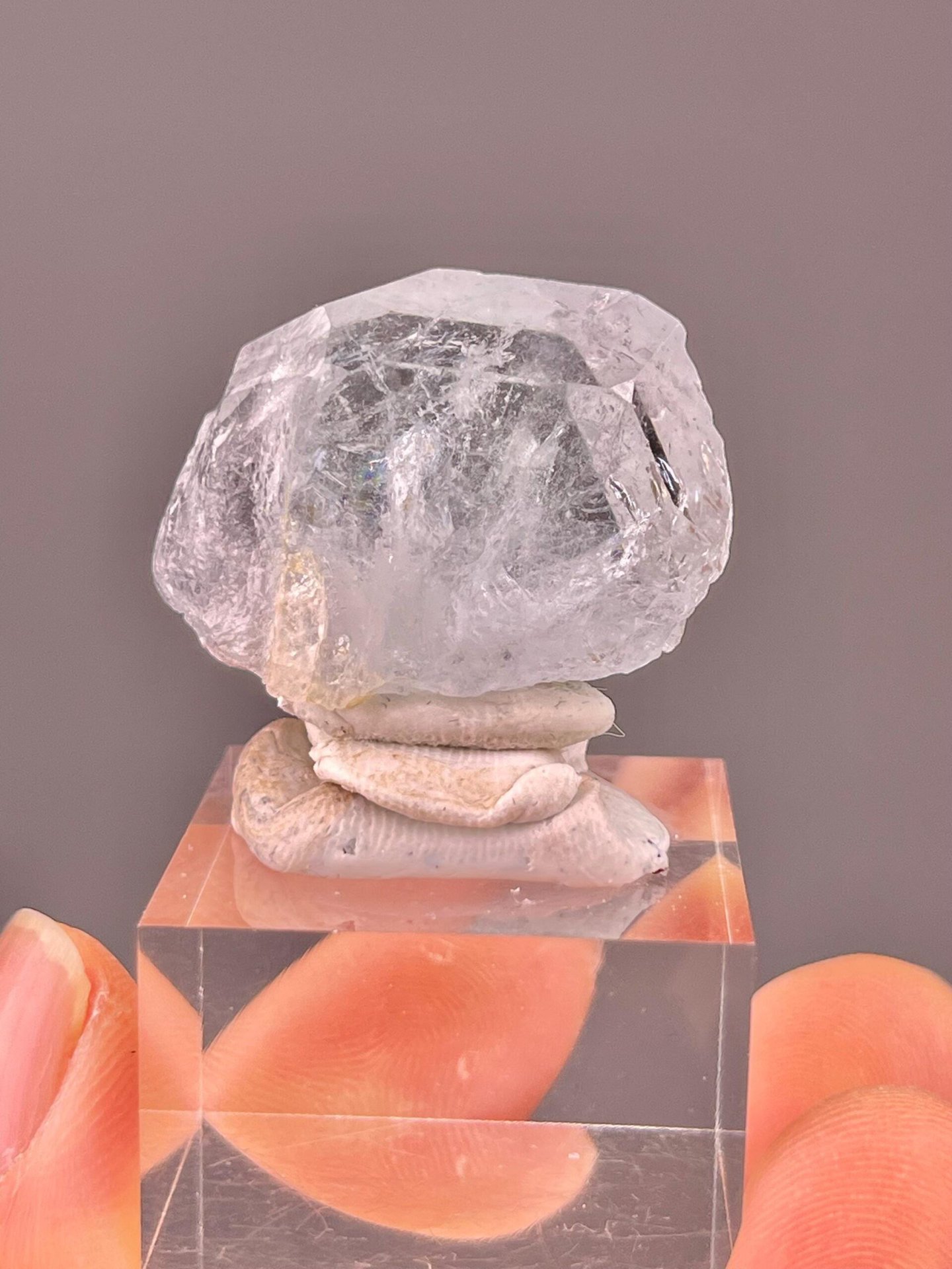 Side view of aquamarine crystal showing length
