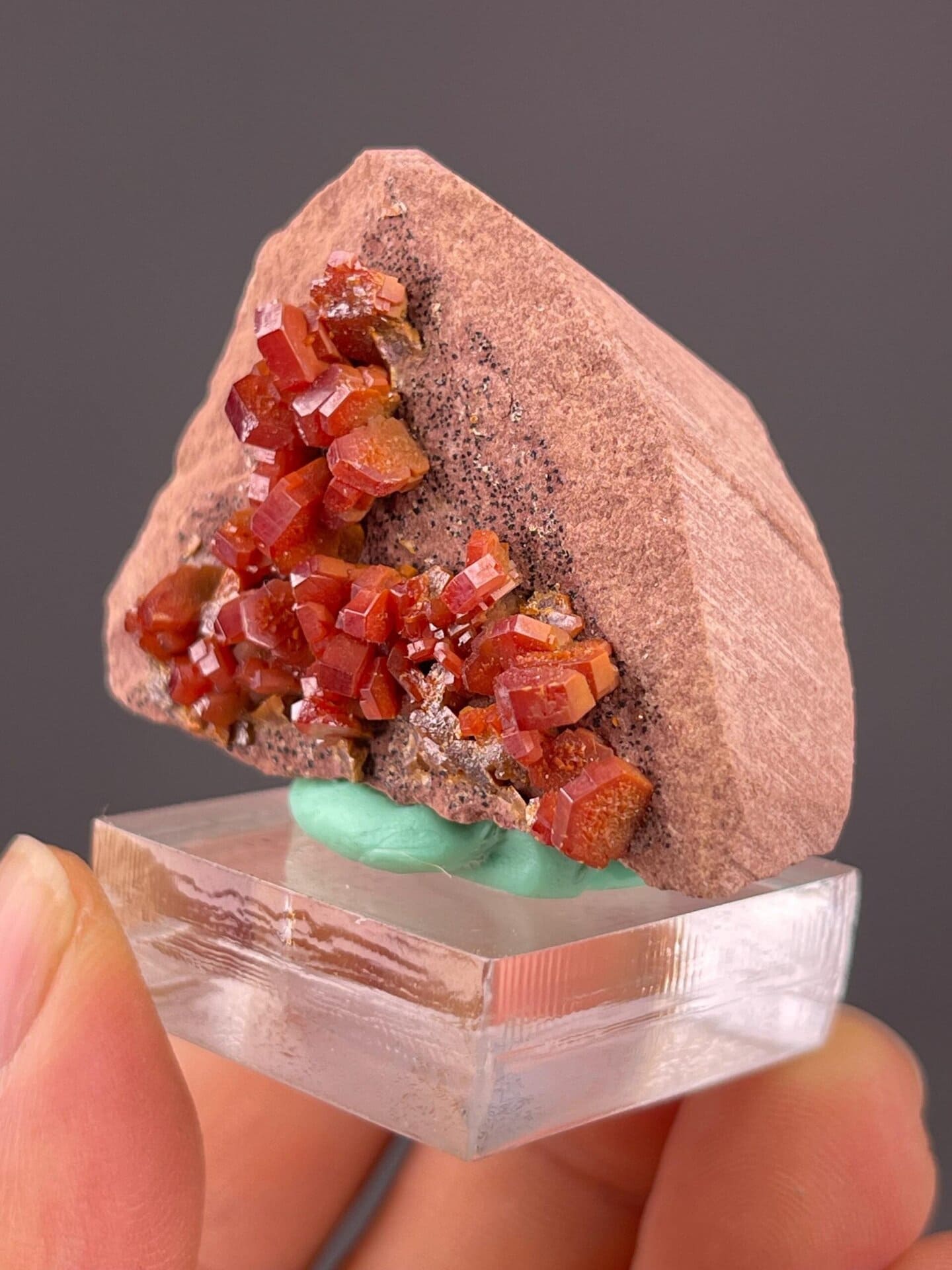 Side view of vanadinite cluster from Midelt