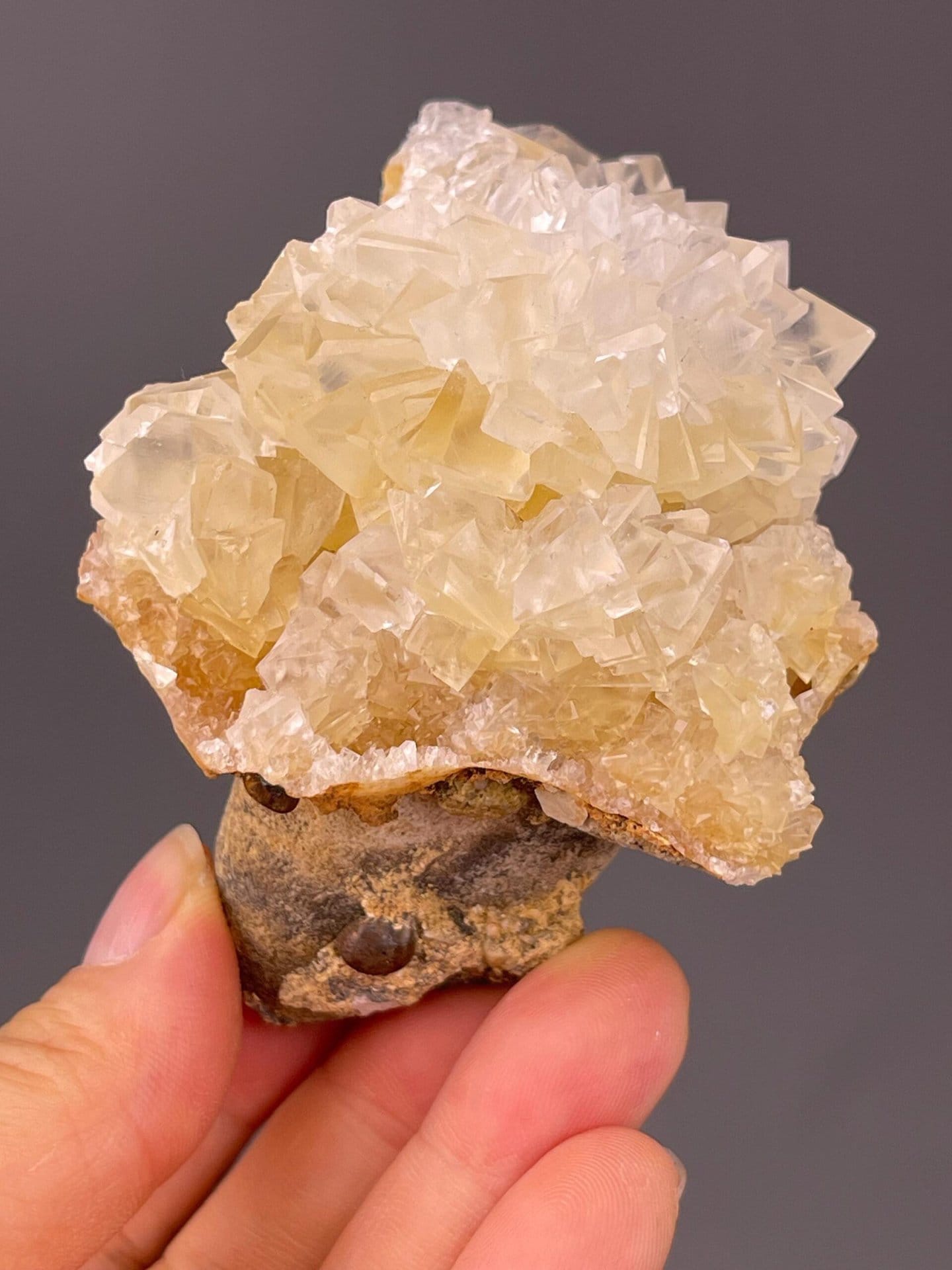 Silky luster on bladed gypsum crystals