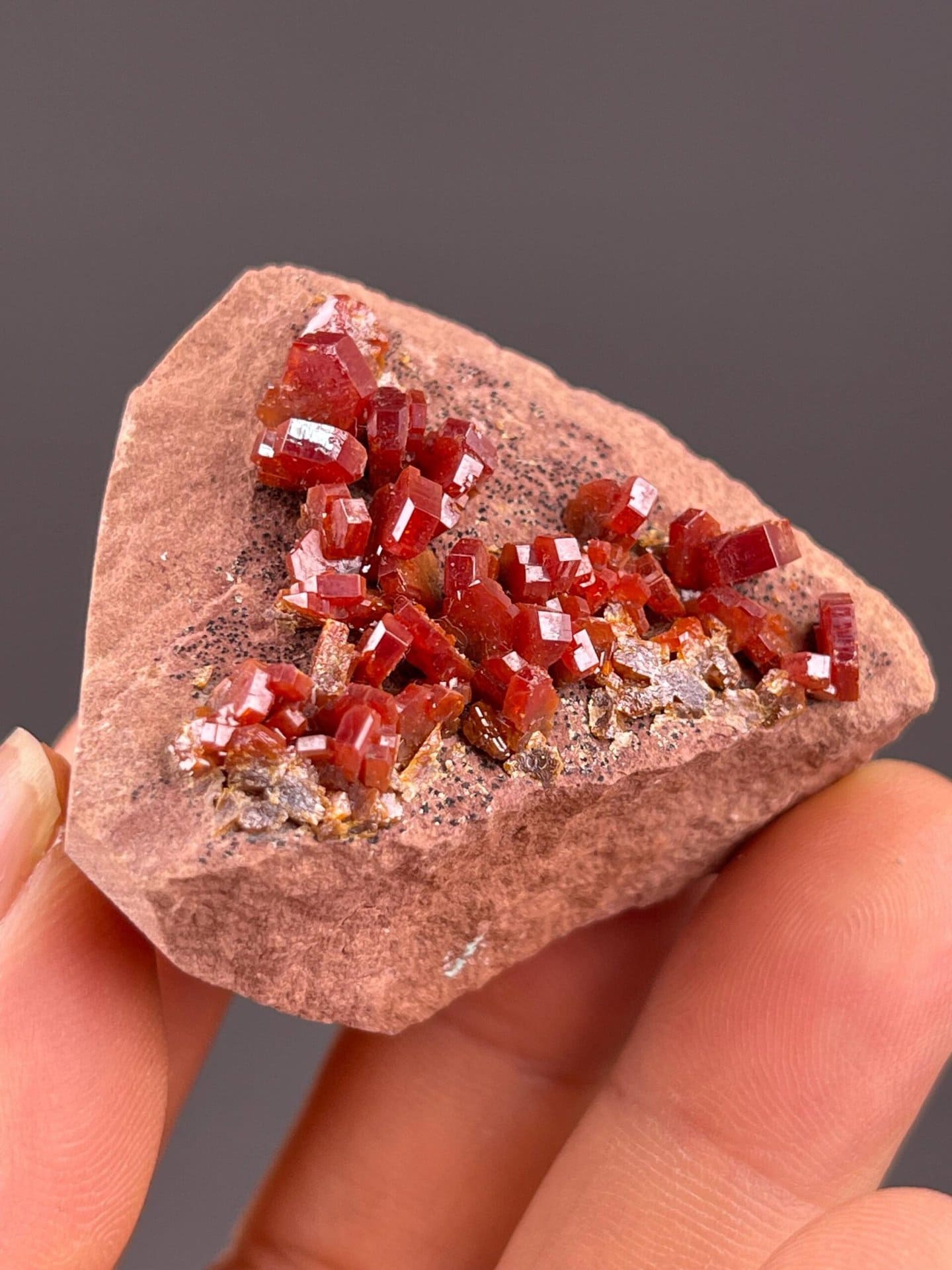 Adamantine luster on vanadinite crystal faces